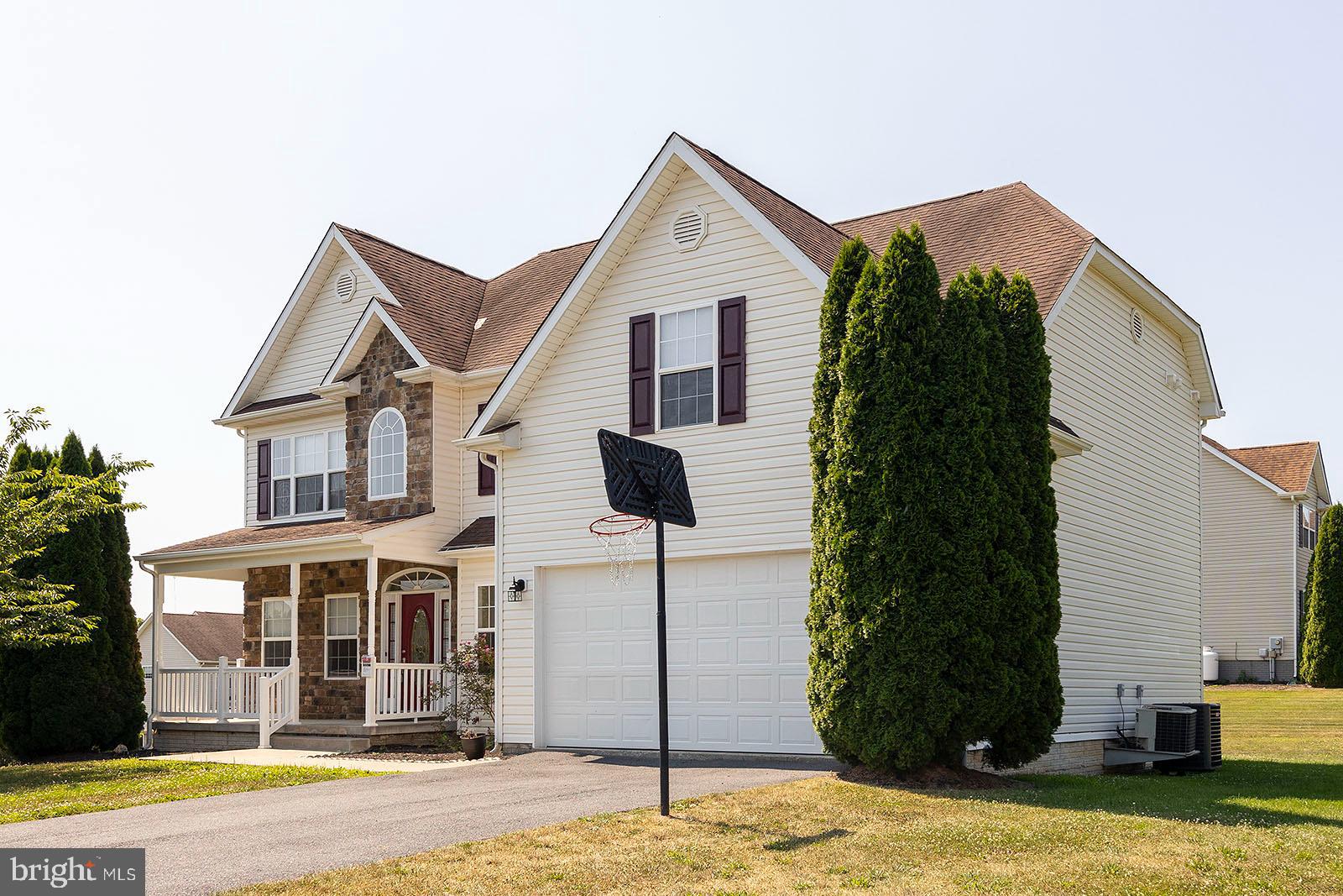 APPLE KNOLLS - Residential Lease