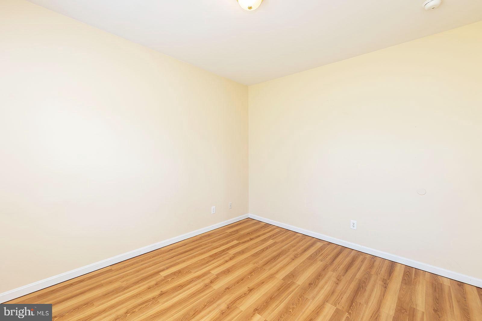 APPLE KNOLLS - Residential Lease