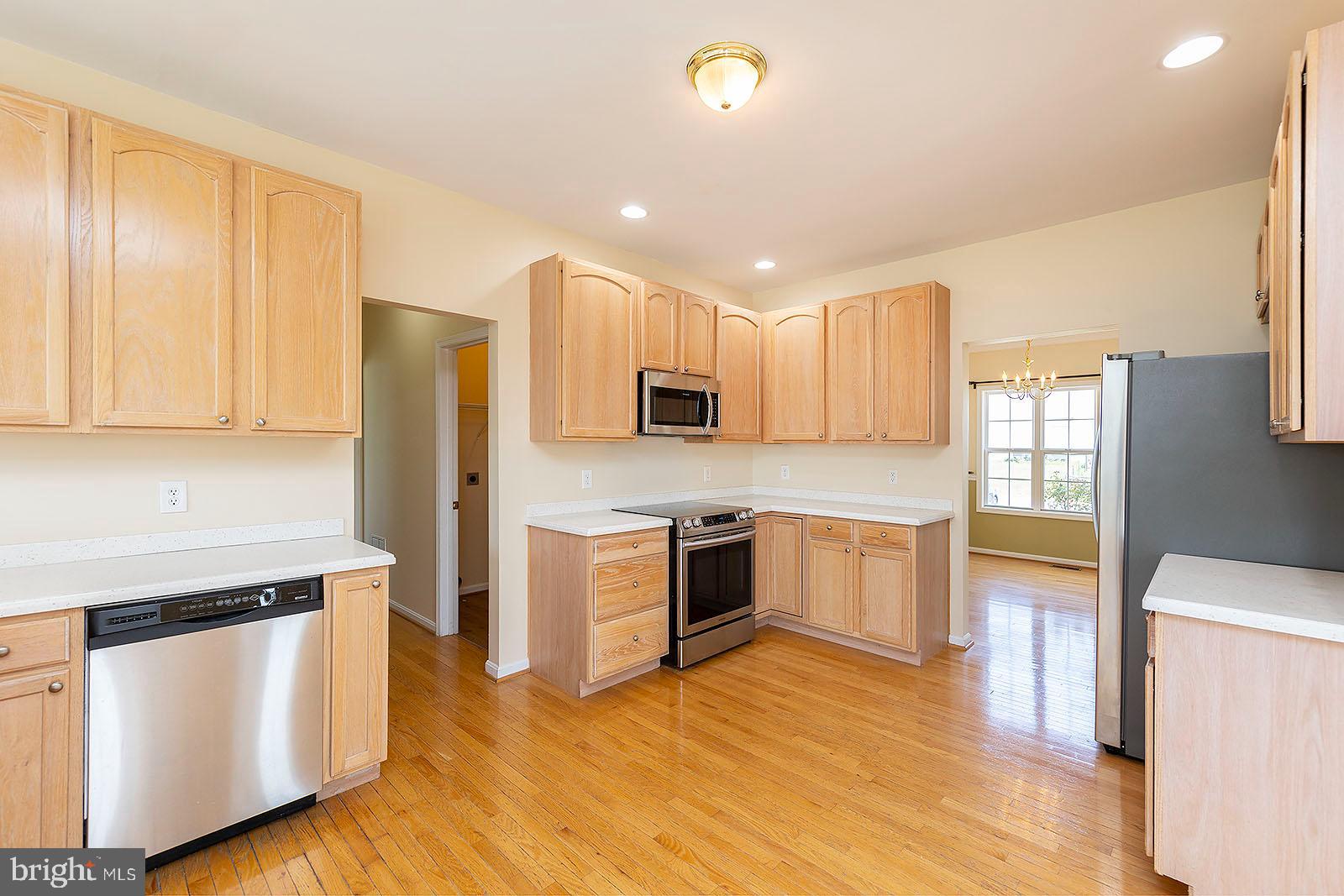 APPLE KNOLLS - Residential Lease