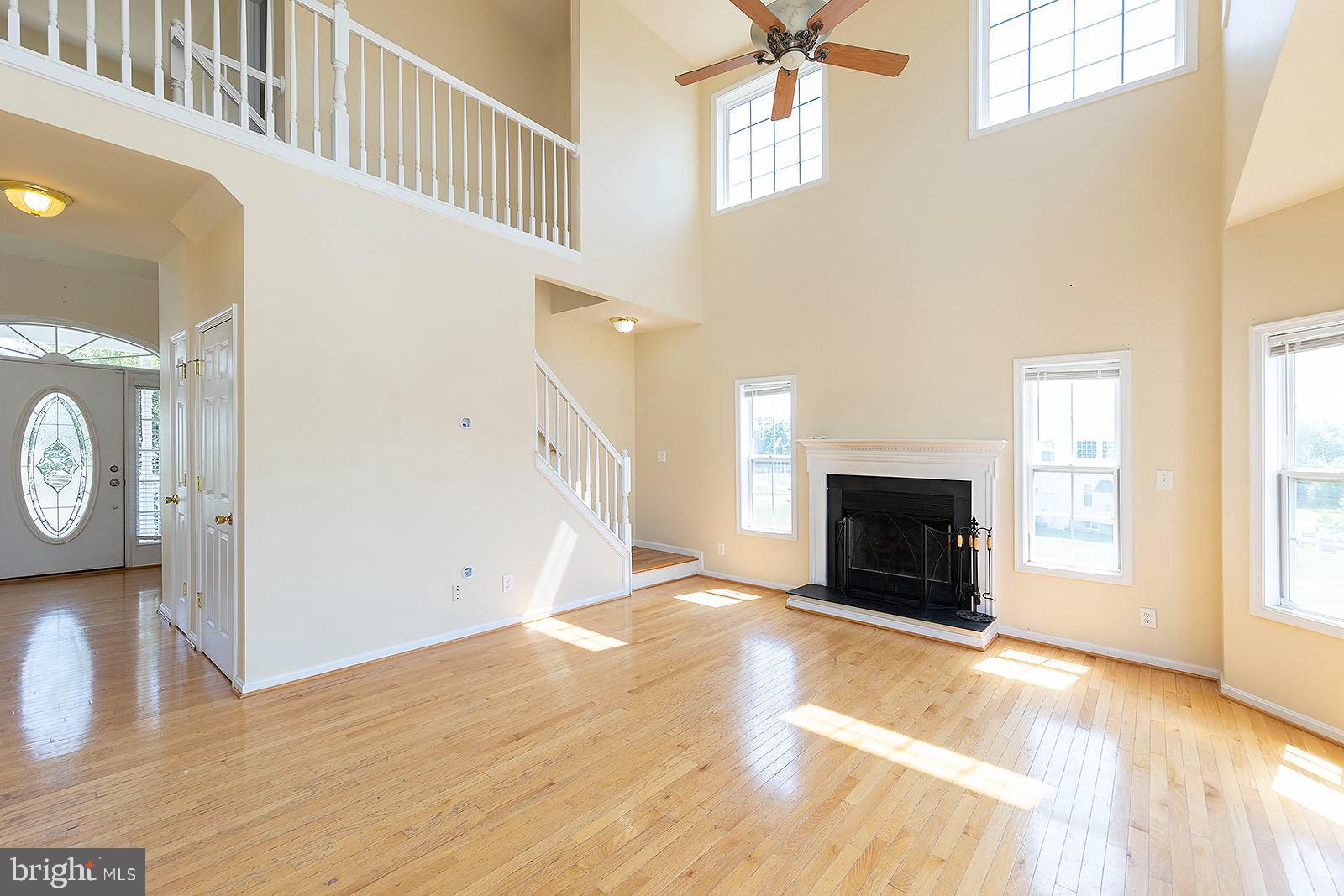 APPLE KNOLLS - Residential Lease