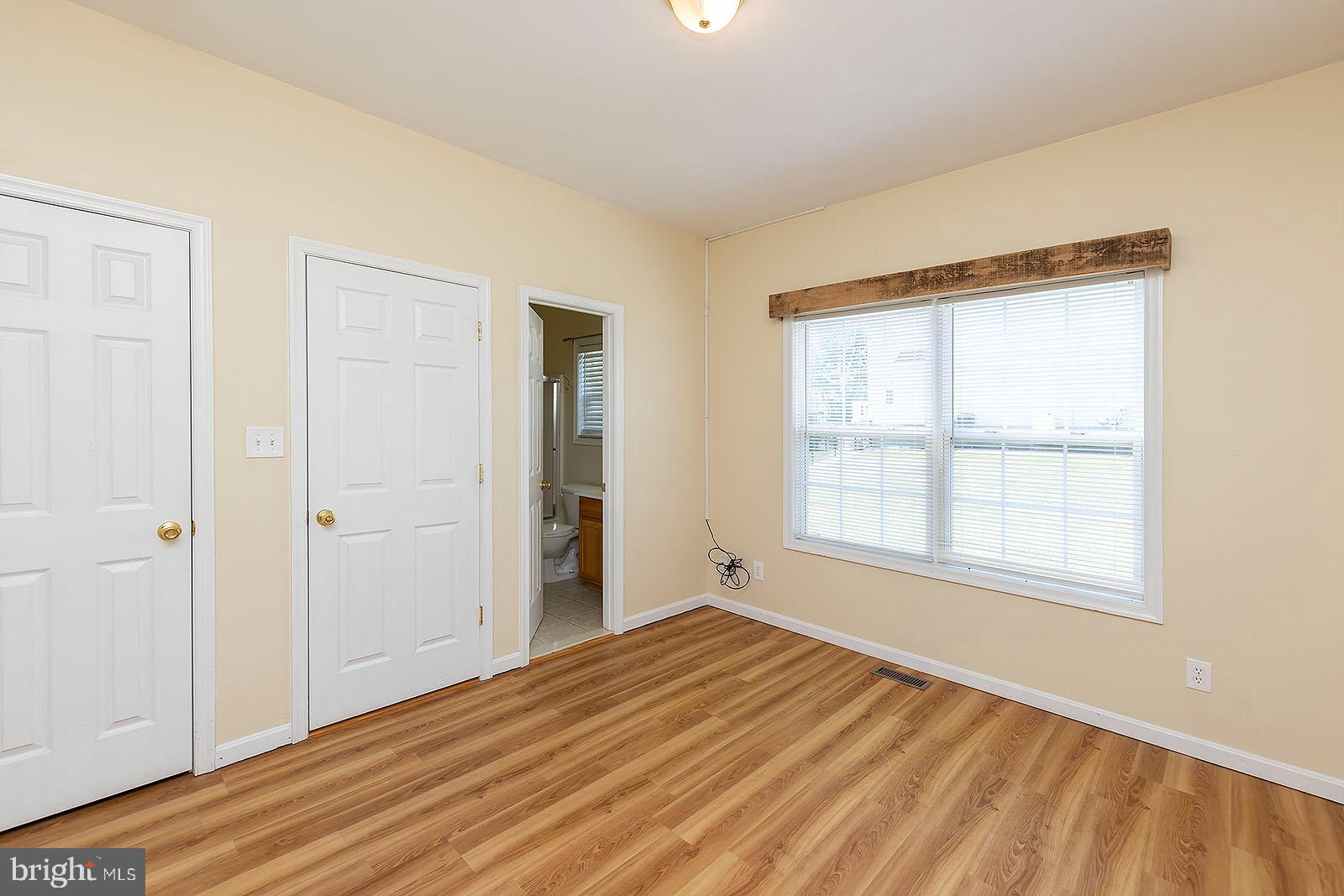 APPLE KNOLLS - Residential Lease