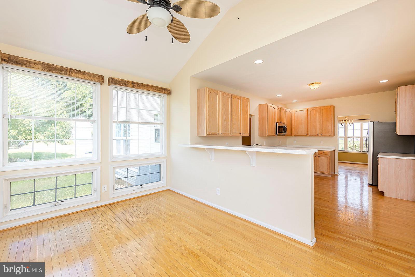 APPLE KNOLLS - Residential Lease