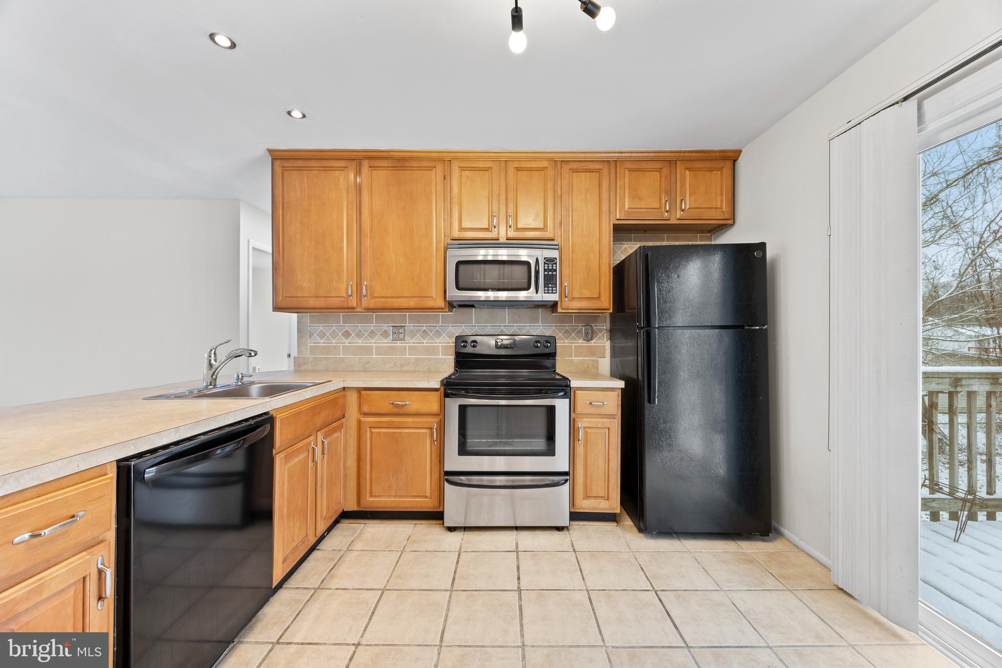 LA DOVA HEIGHTS - Residential Lease