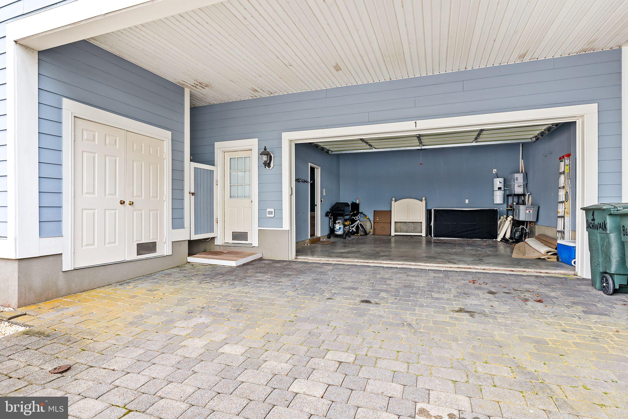 SUNSET ISLAND - Residential