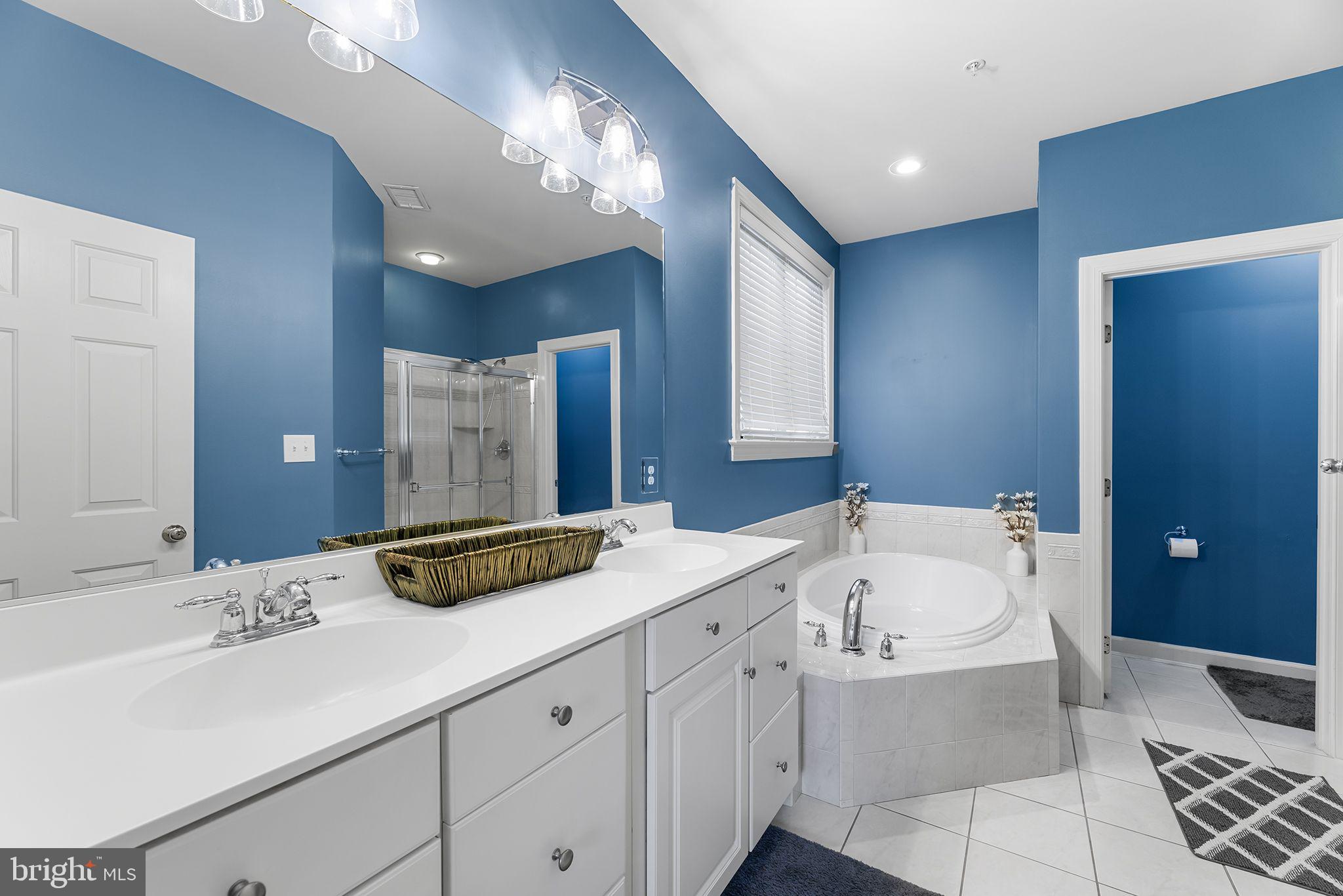 SUNSET ISLAND - Residential