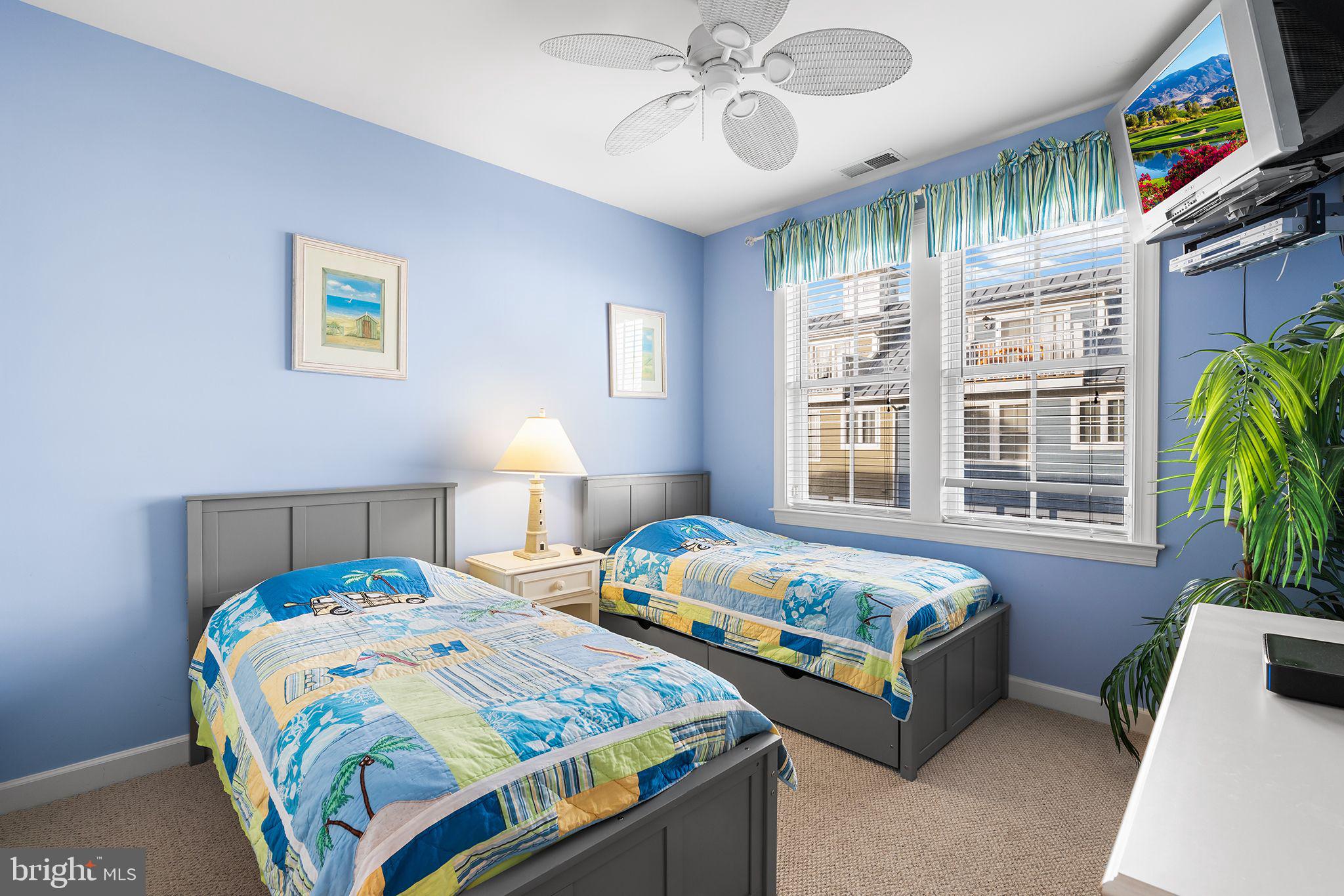 SUNSET ISLAND - Residential