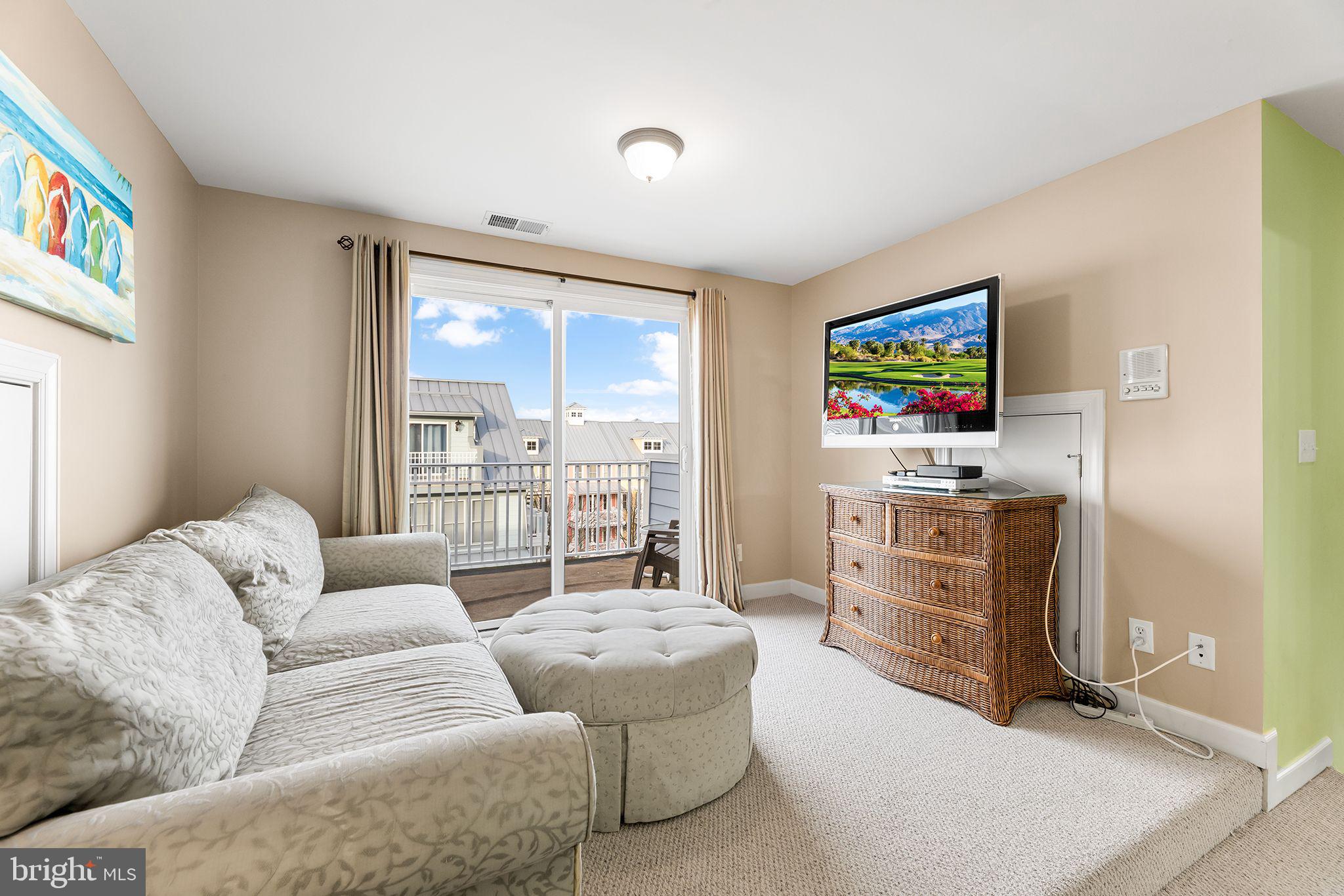 SUNSET ISLAND - Residential