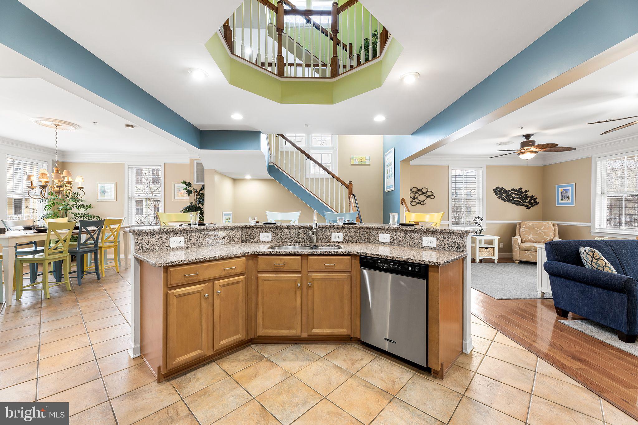 SUNSET ISLAND - Residential