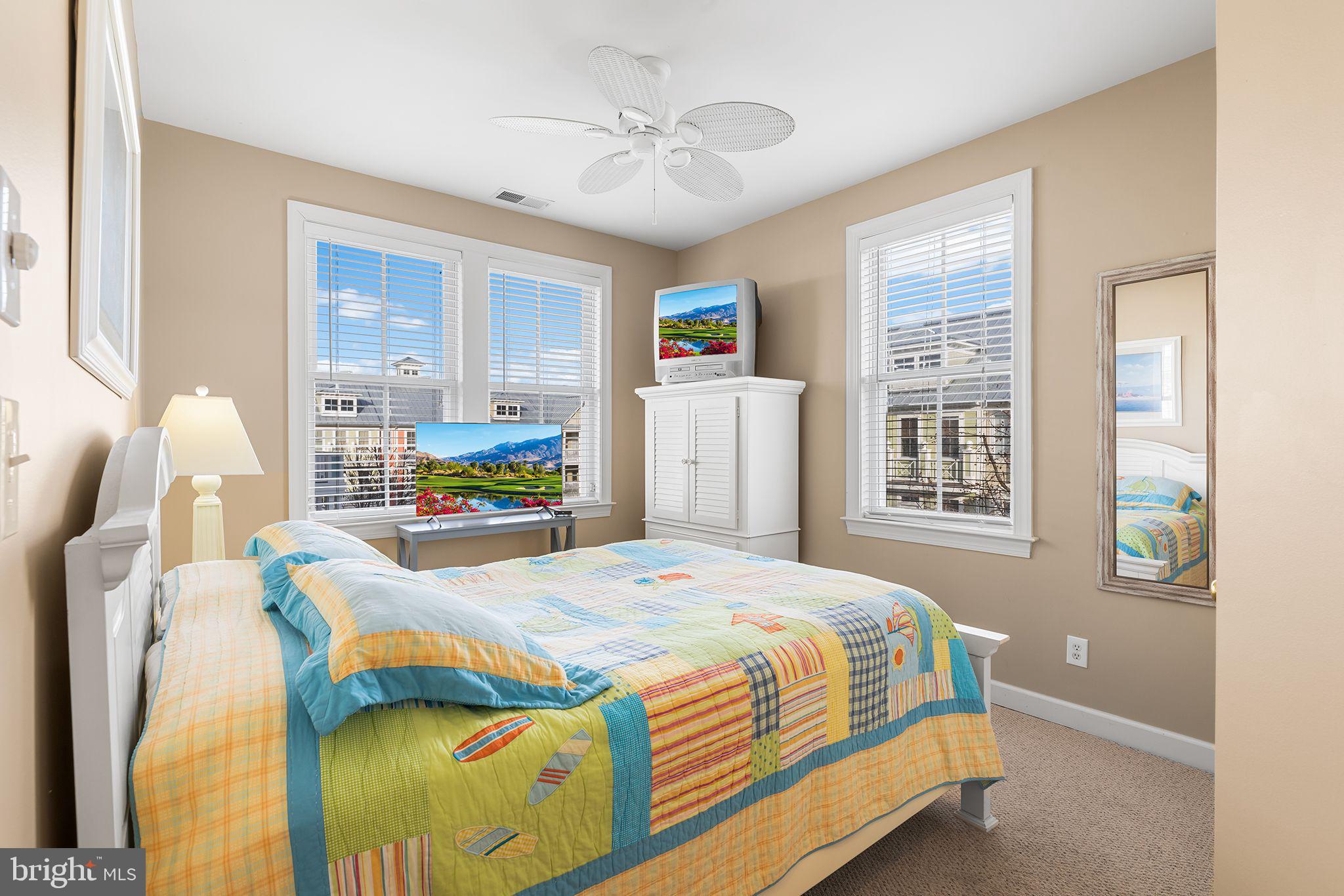 SUNSET ISLAND - Residential