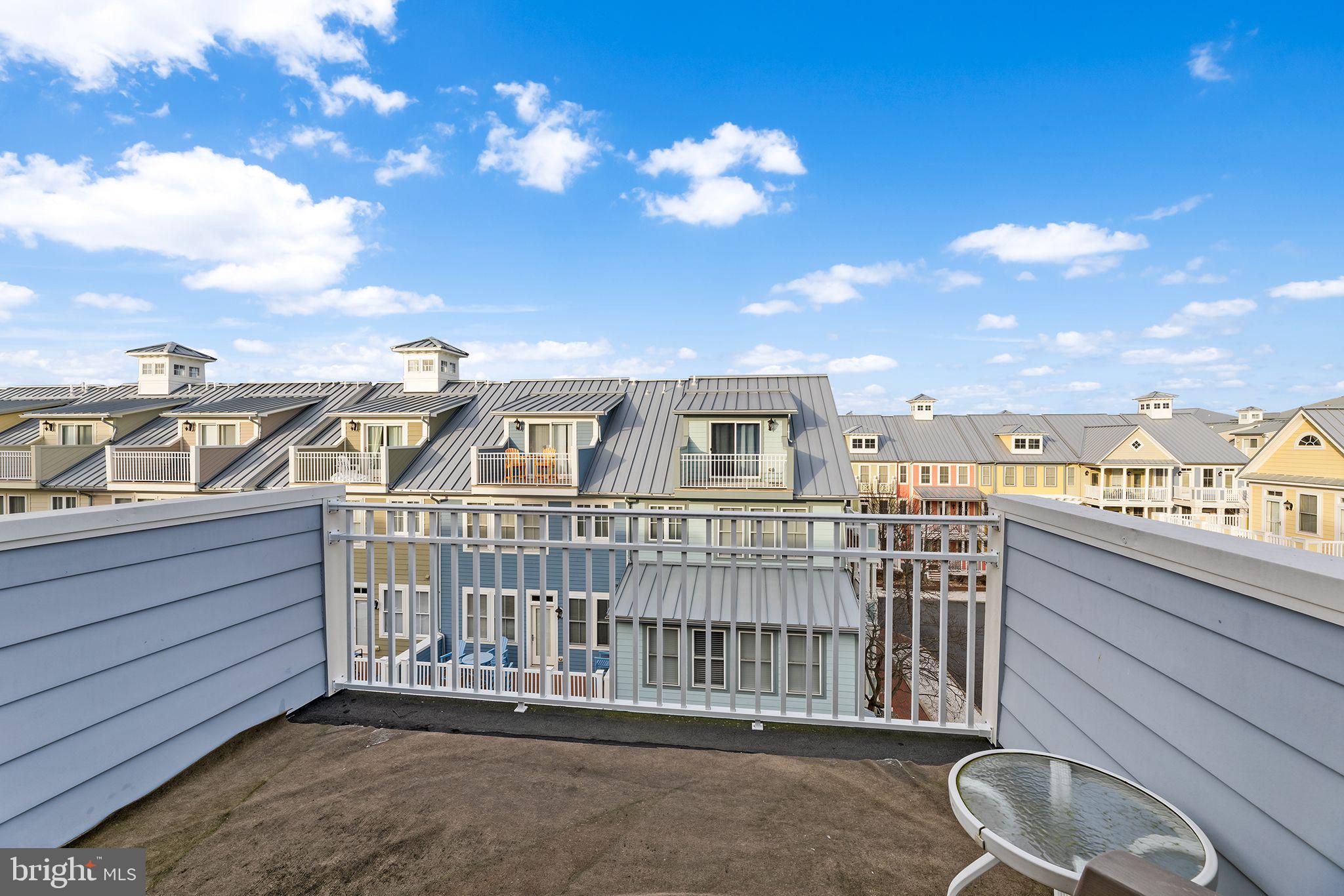 SUNSET ISLAND - Residential