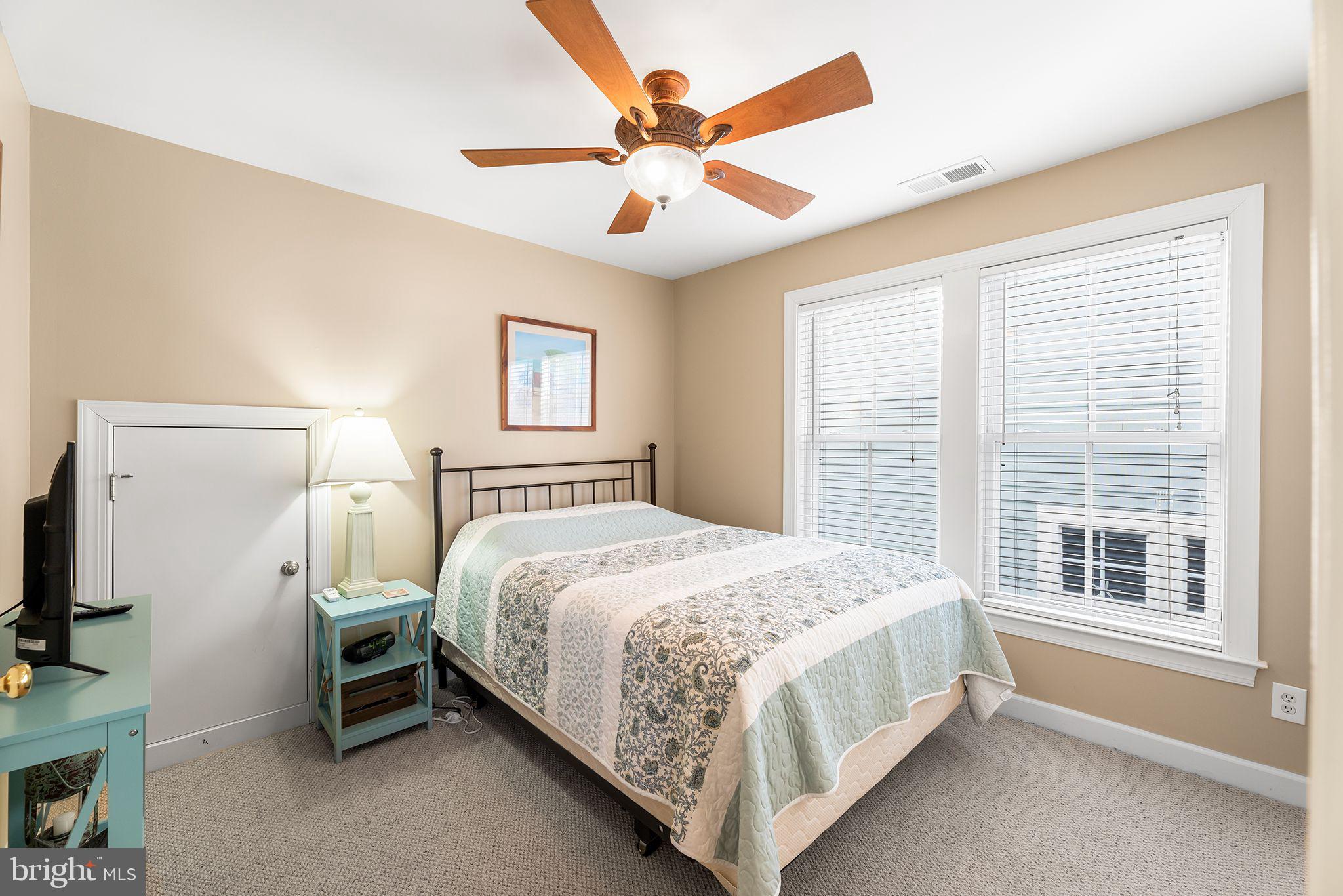 SUNSET ISLAND - Residential