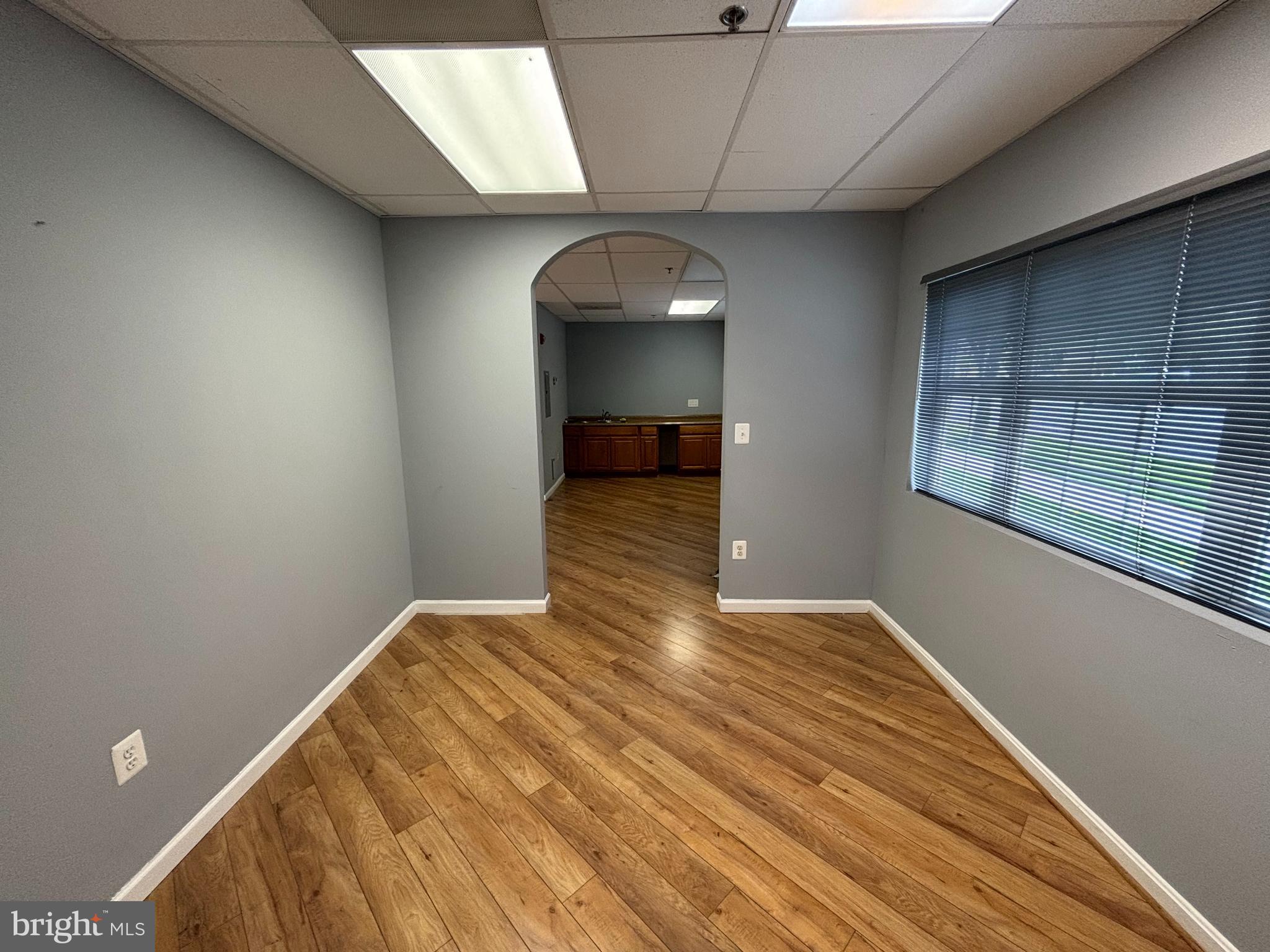 WEISMANS - Commercial Lease