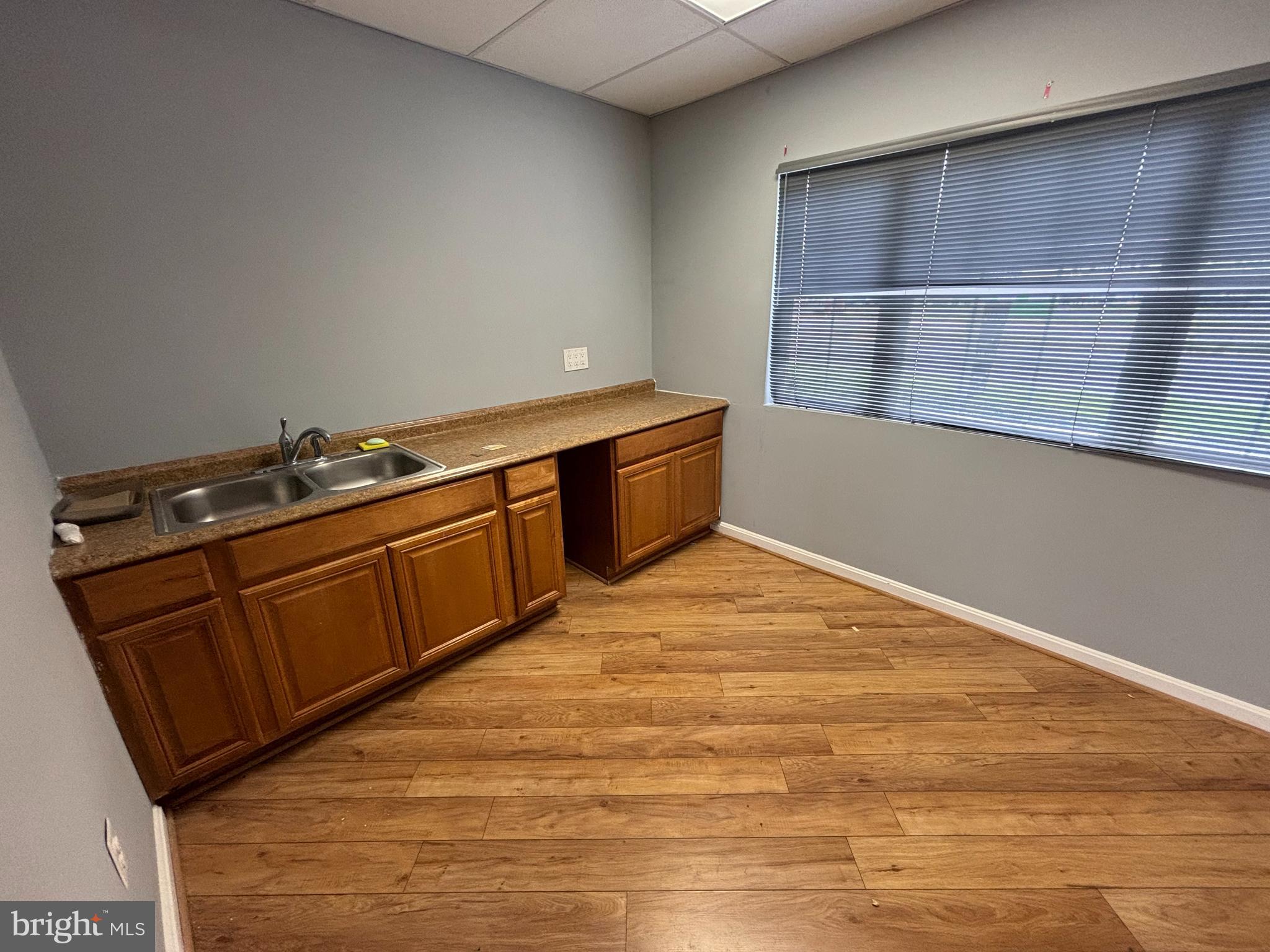 WEISMANS - Commercial Lease