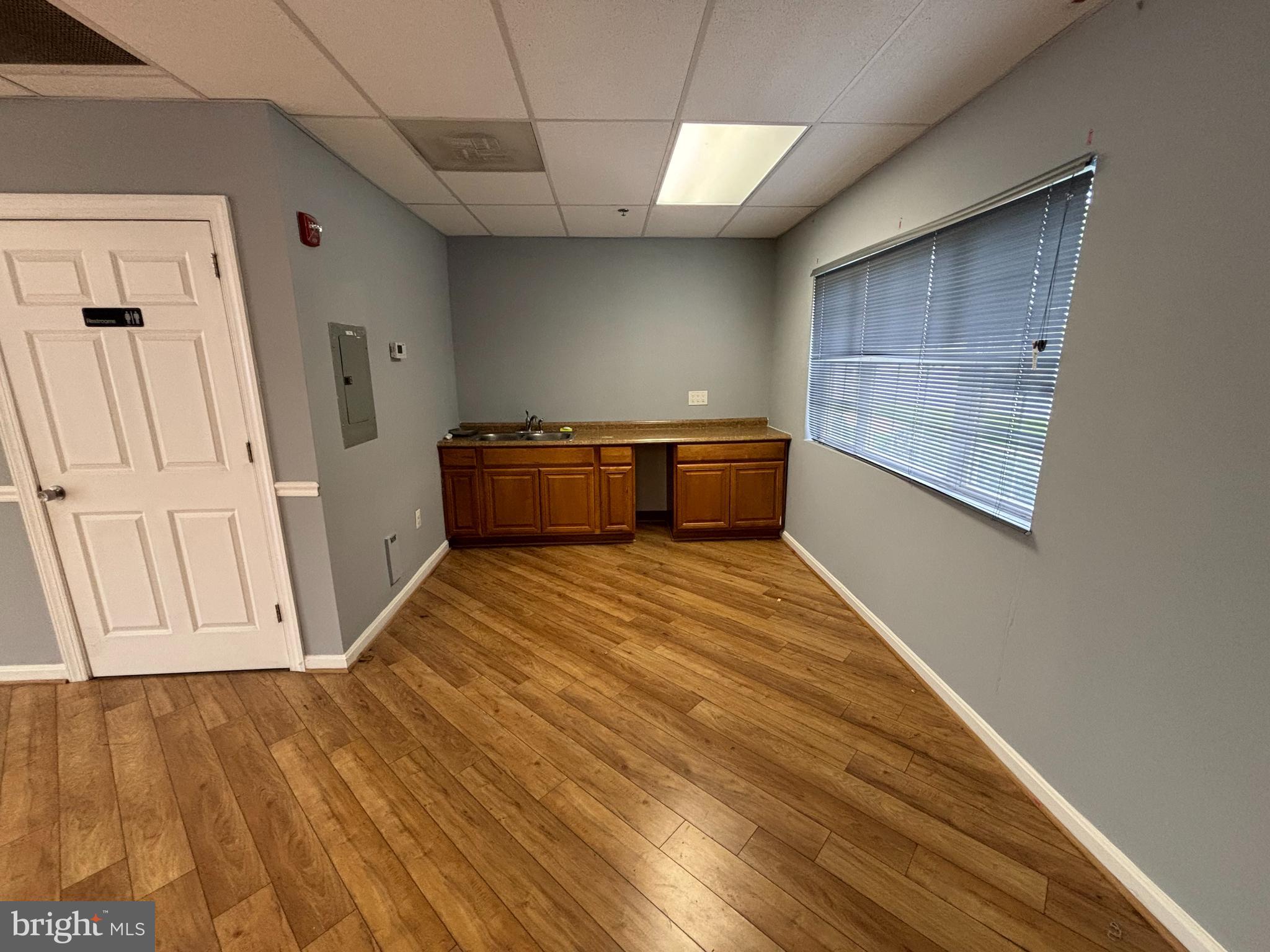 WEISMANS - Commercial Lease