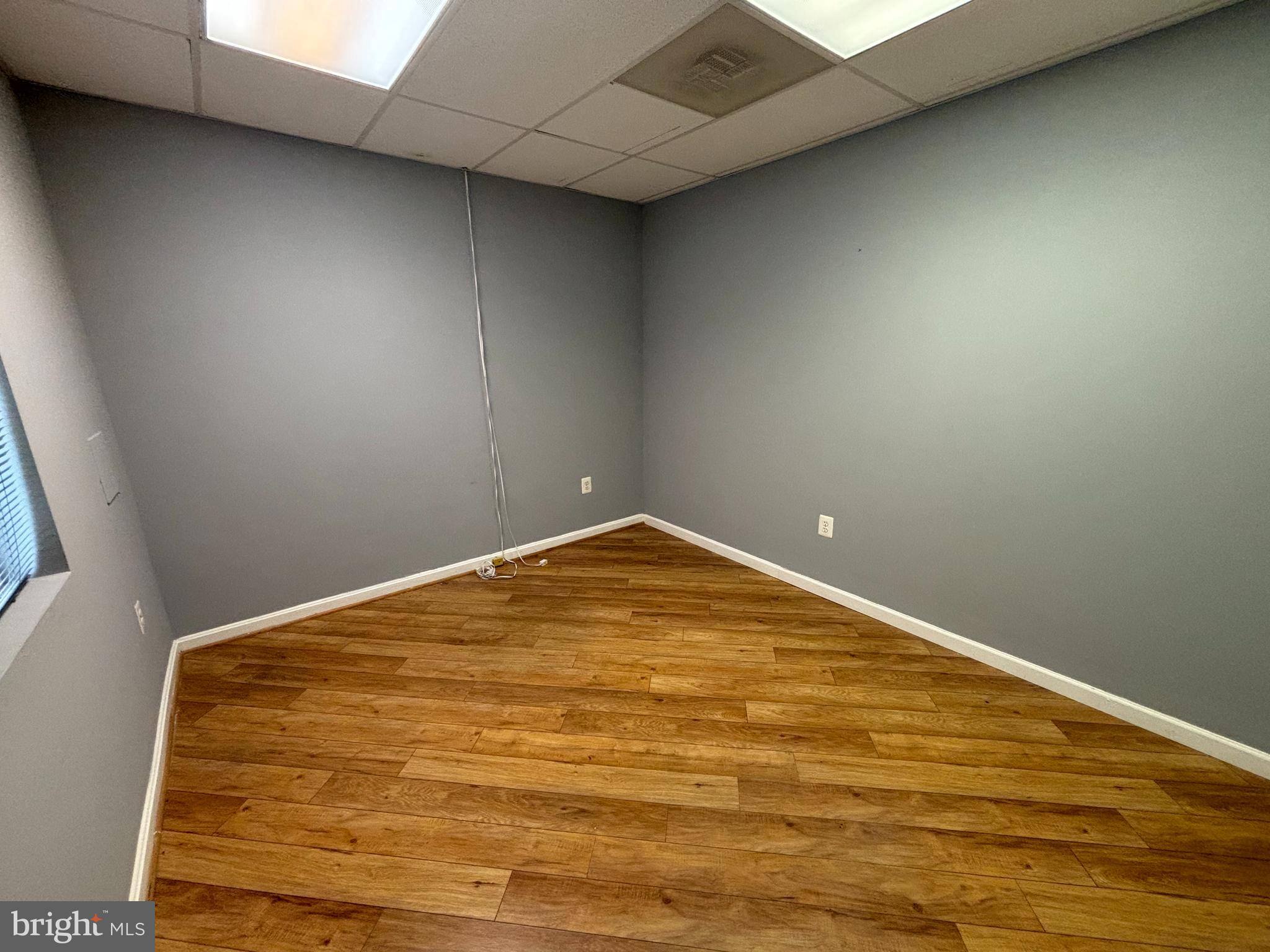 WEISMANS - Commercial Lease