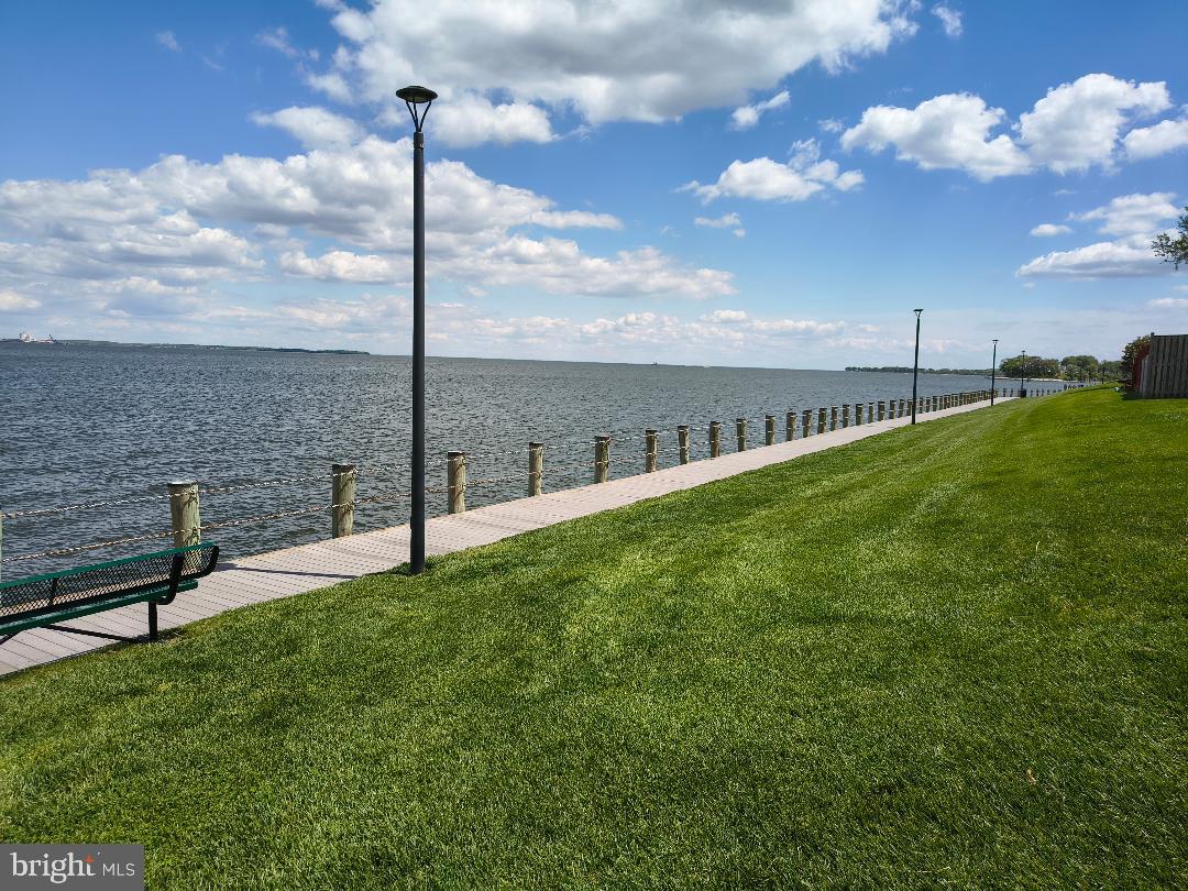 STONEY BEACH - Residential