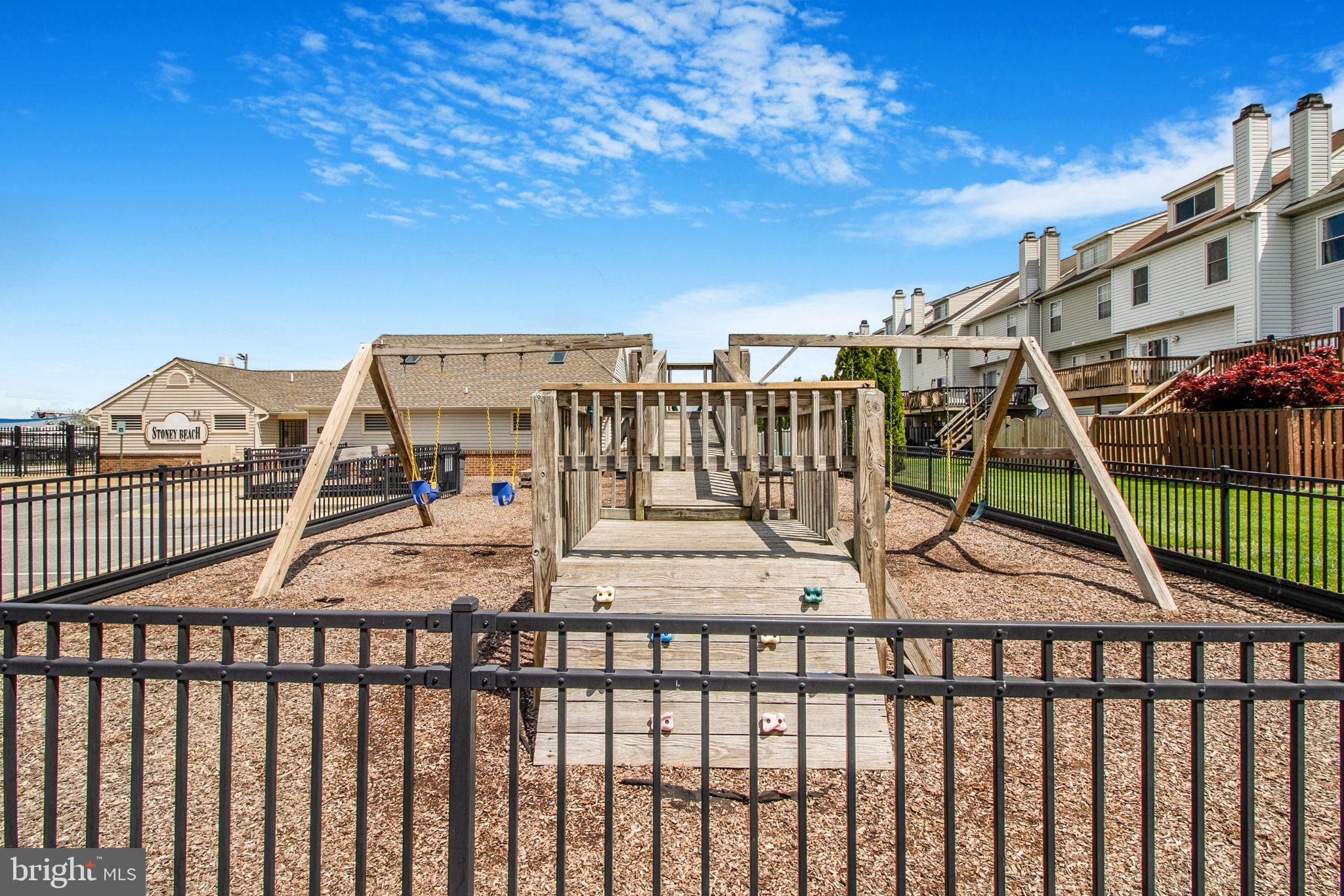 STONEY BEACH - Residential