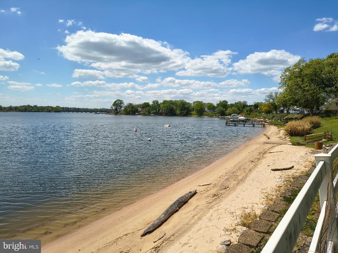 STONEY BEACH - Residential