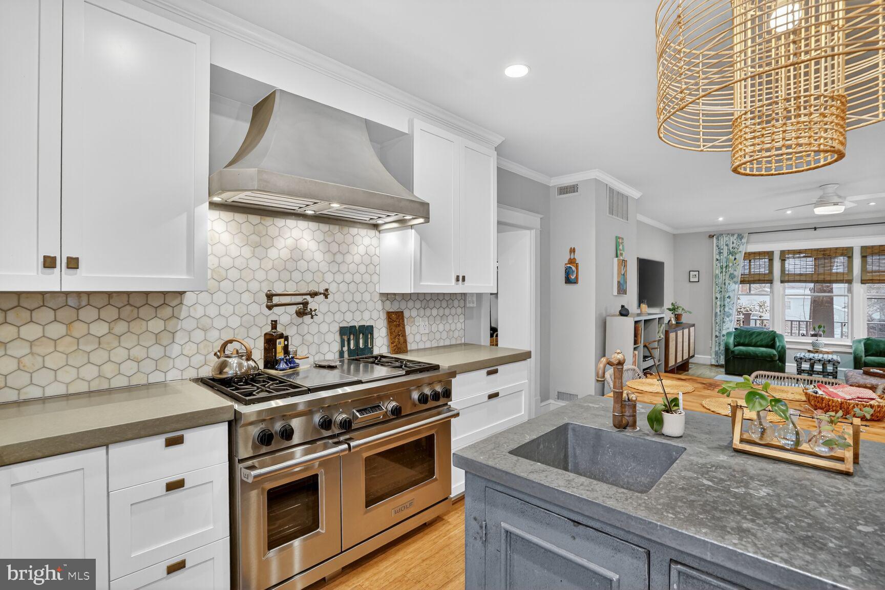 COUNTRY CLUB - Residential