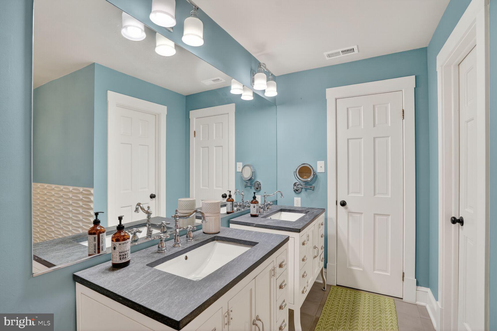 COUNTRY CLUB - Residential