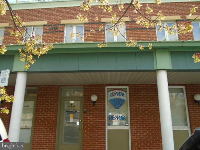 RIVERTOWNE SUITES OFFICE - Commercial Lease