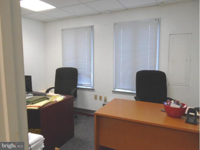 RIVERTOWNE SUITES OFFICE - Commercial Lease