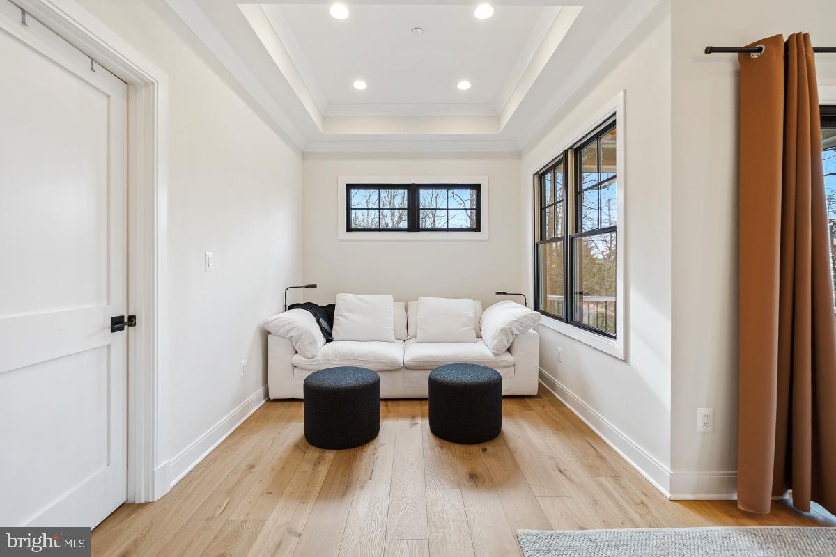 LUXMANOR - Residential