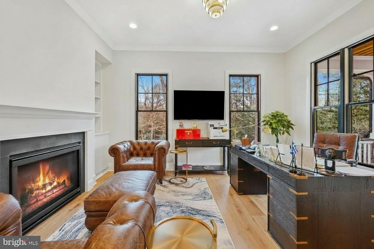 LUXMANOR - Residential