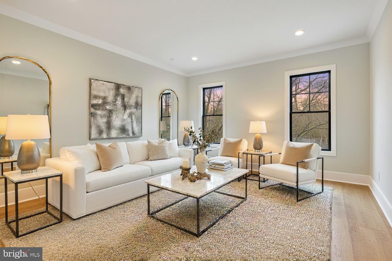 LUXMANOR - Residential