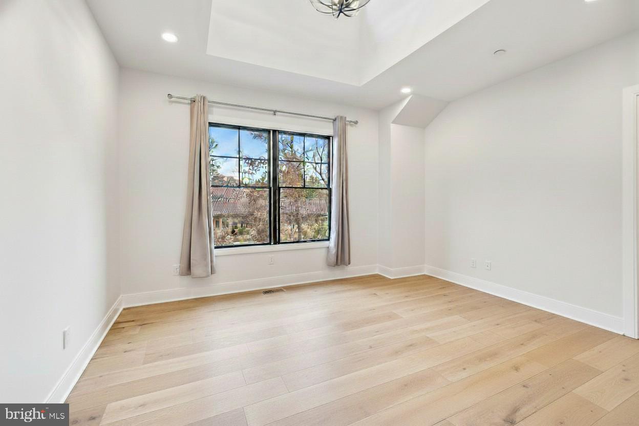 LUXMANOR - Residential