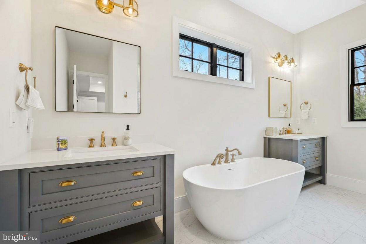 LUXMANOR - Residential