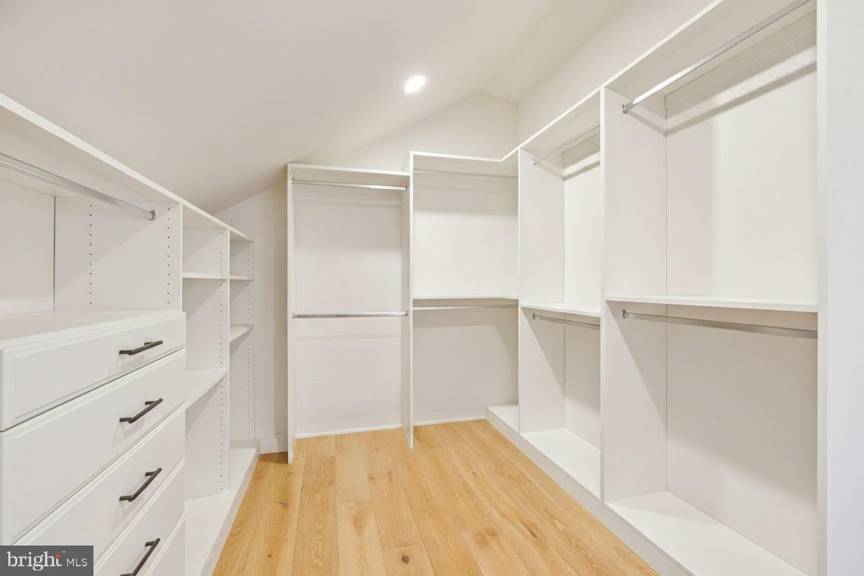 LUXMANOR - Residential