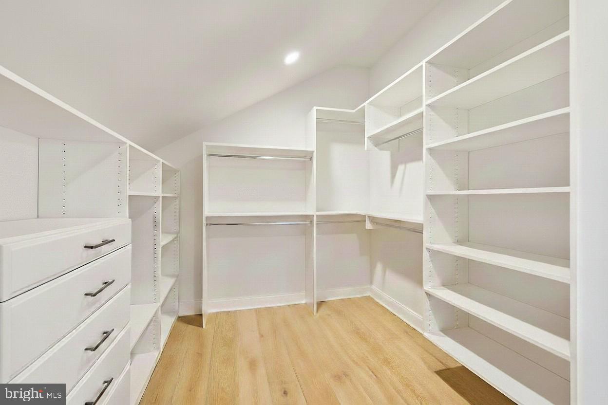 LUXMANOR - Residential