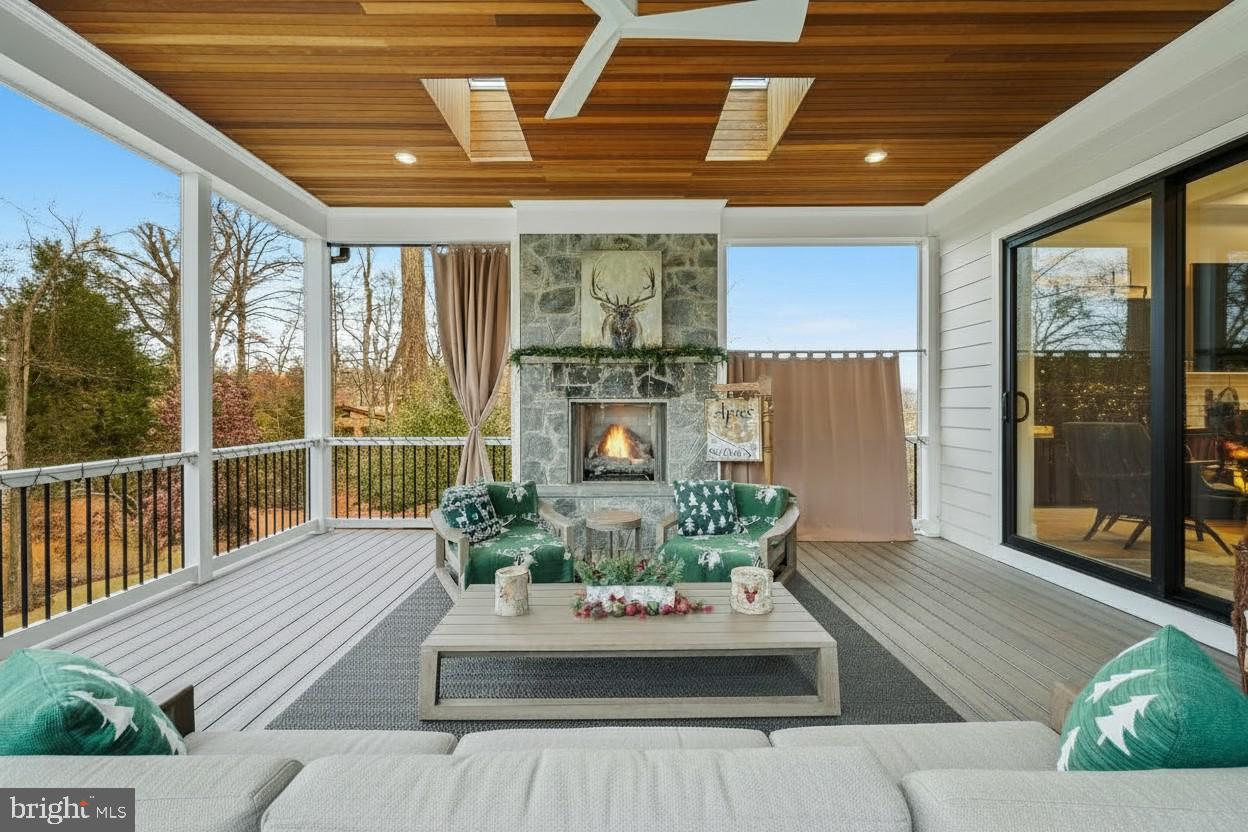 LUXMANOR - Residential