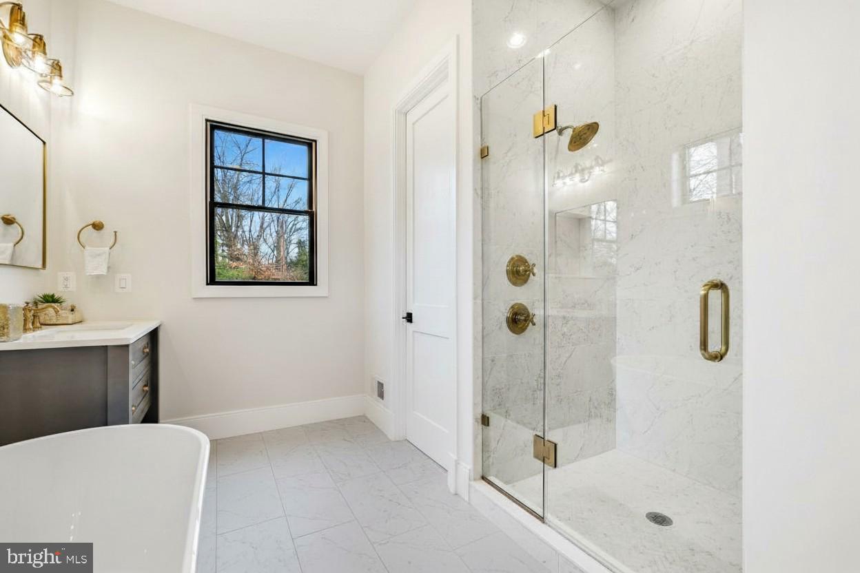 LUXMANOR - Residential