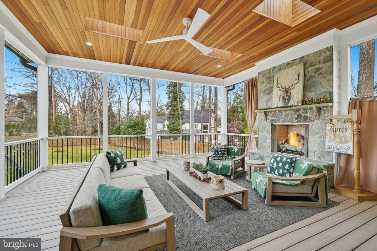 LUXMANOR - Residential