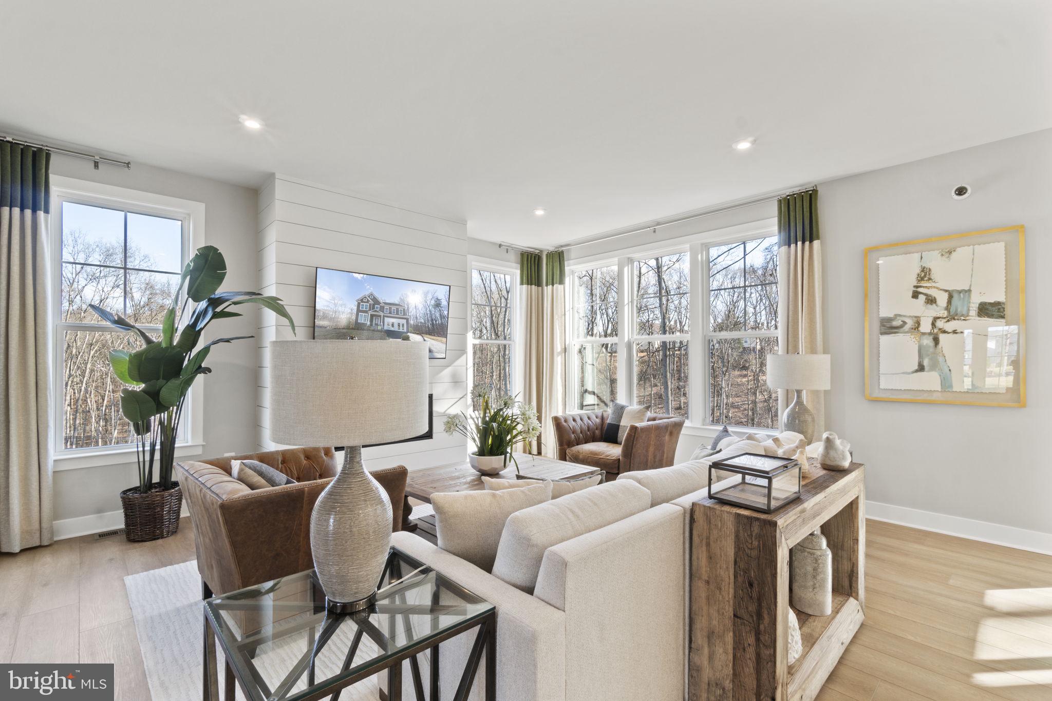 WHITE OAKS FARM - Residential