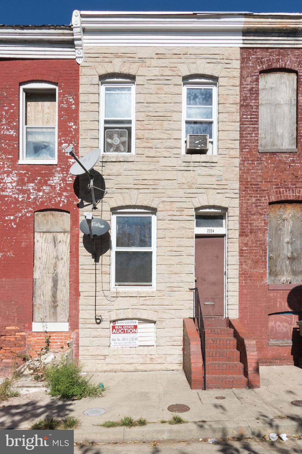 List price is opening bid only. BANKRUPTCY TRUSTEE'S AUCTION: Wednesday, November 15th, 2017 @ 11:00am. Auction will be held @ ALEX COOPER GALLERY & ONLINE. $1,500 Deposit. Tenant occupied 3 bedroom/1 bath townhome located in "Boyd-Booth." Gross Scheduled Annual Rent=$5,100. Part of an 81 property Bankruptcy Trustee's Auction. Check our other listings for more info. Do not miss this!