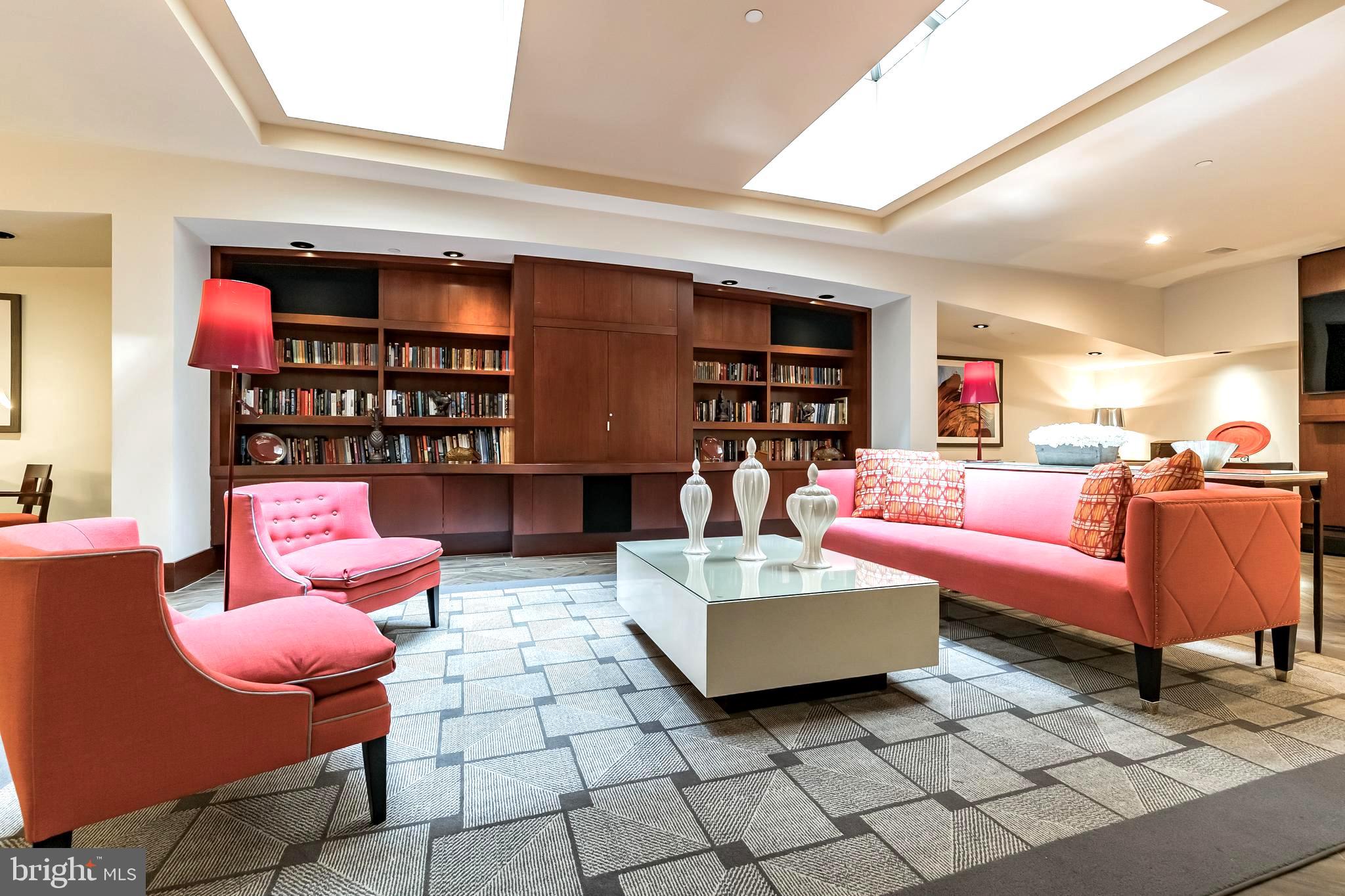 LOGAN SQUARE - Residential