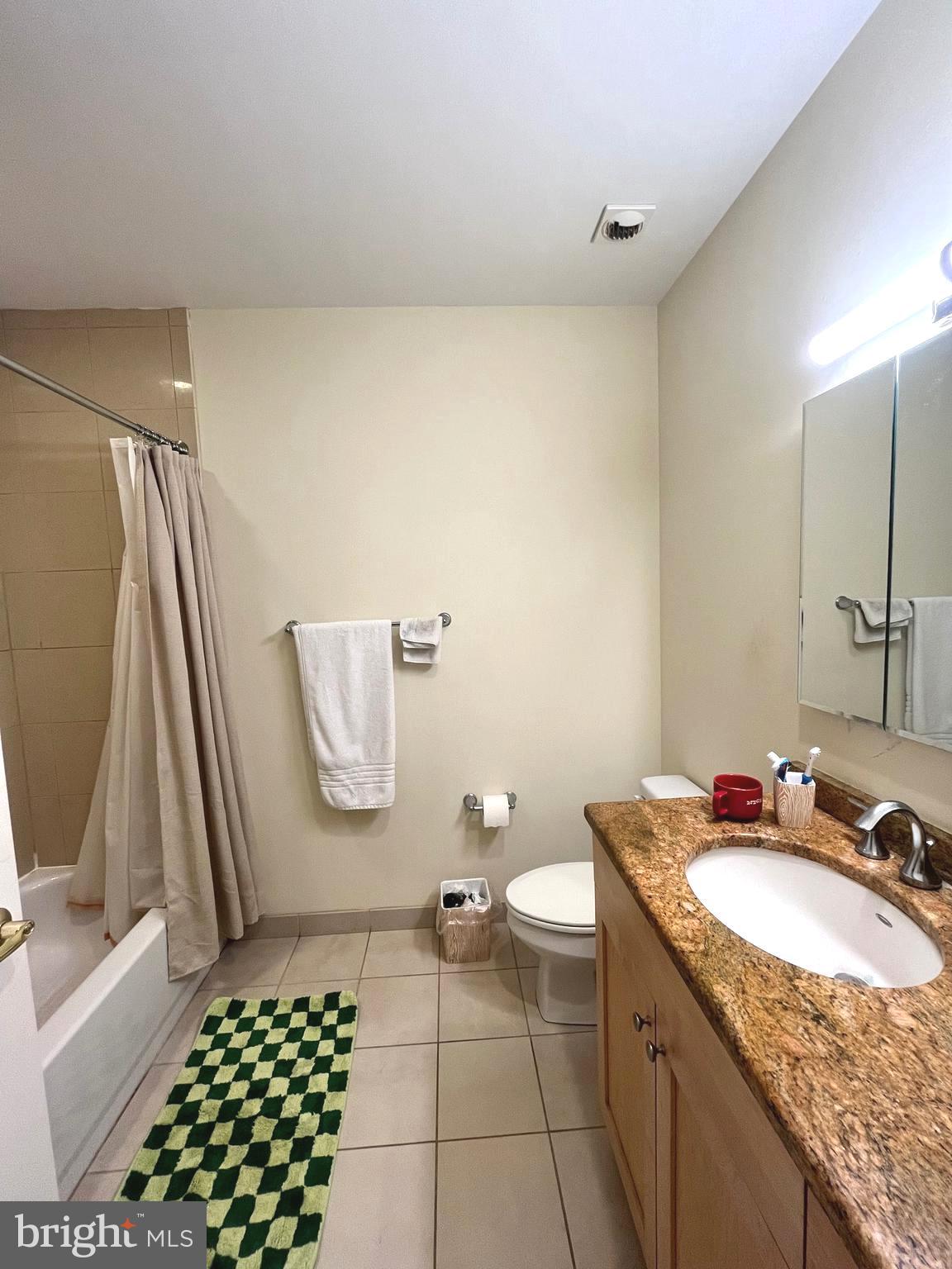 LOGAN SQUARE - Residential