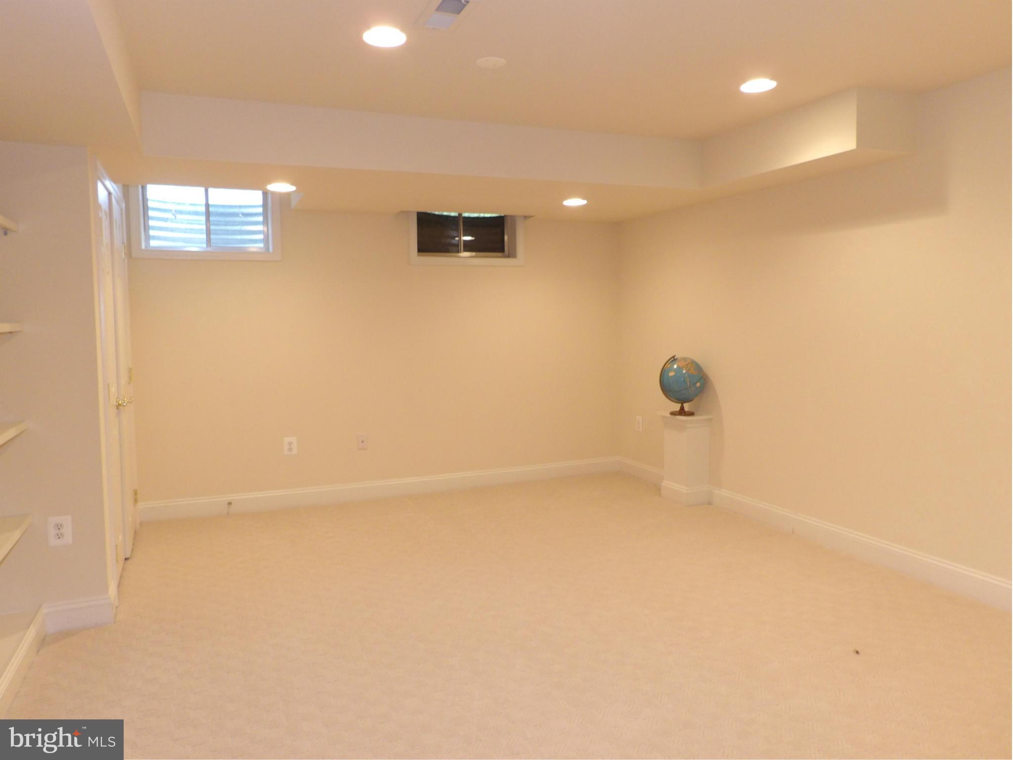 CAMBERLEY EAST - Residential