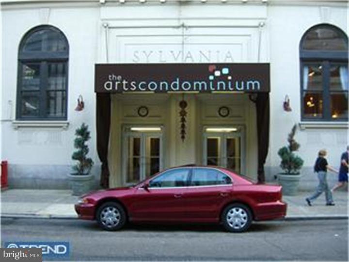 AVENUE OF THE ARTS - Residential Lease