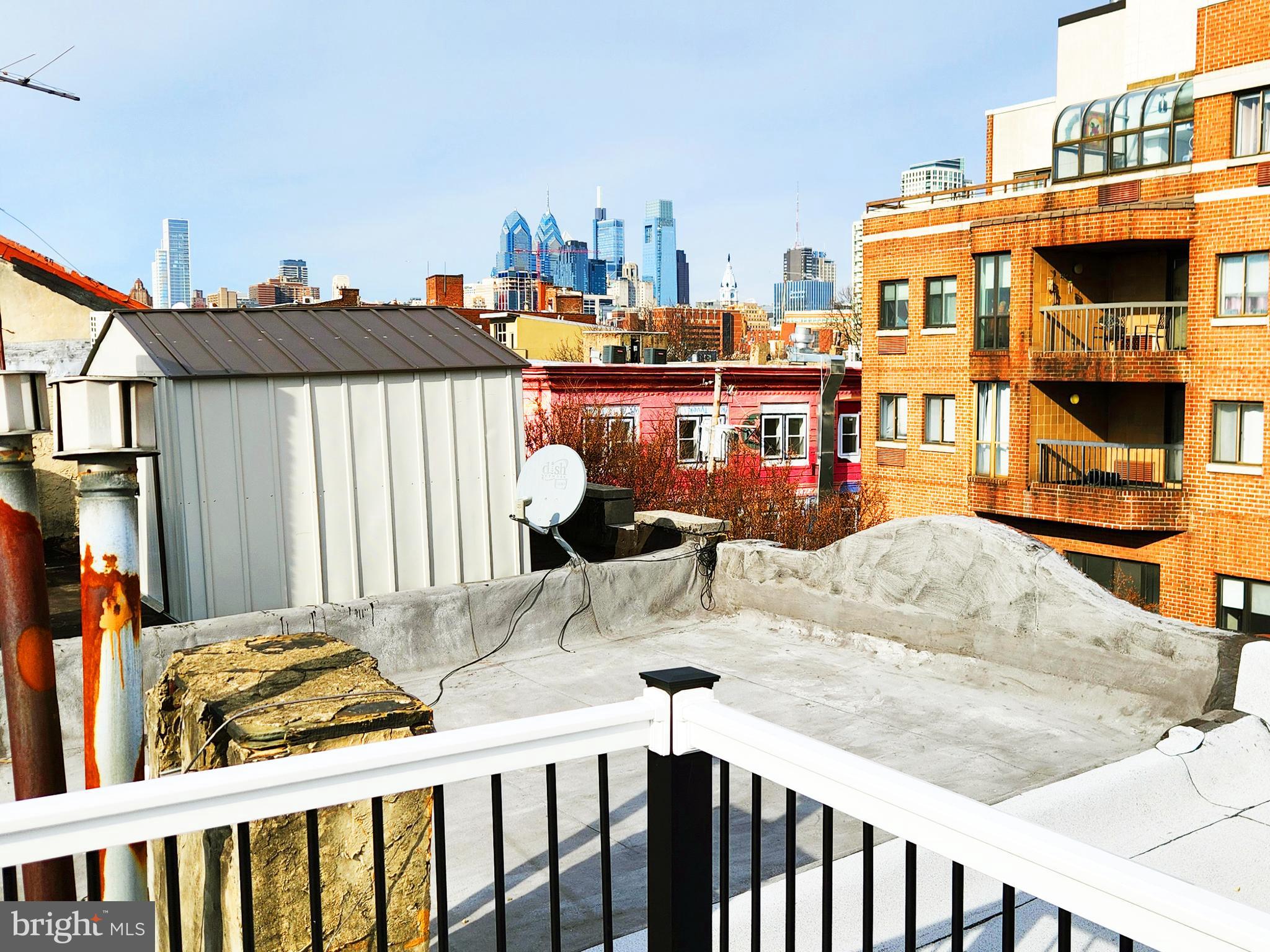 QUEEN VILLAGE - Commercial Sale