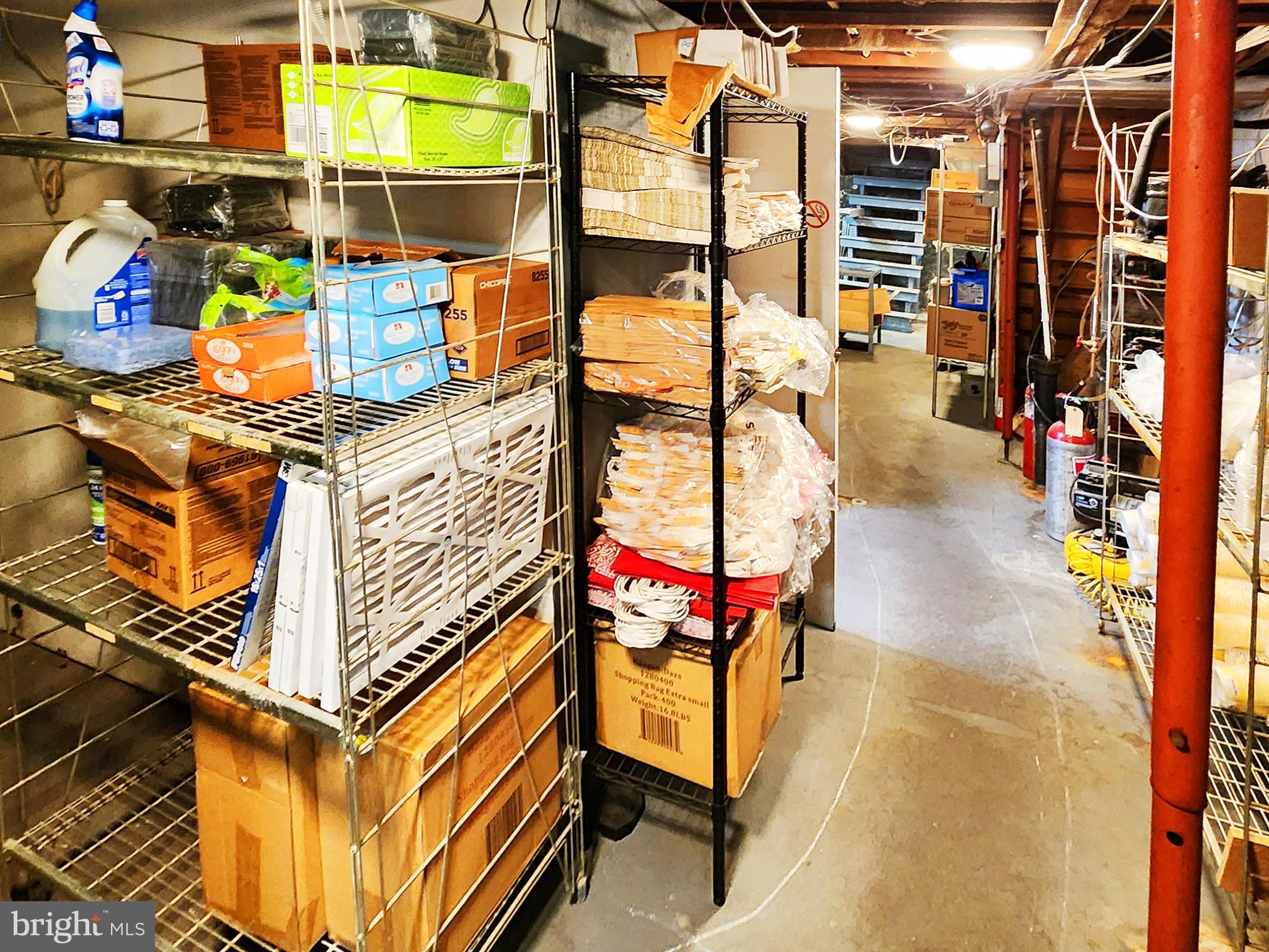 QUEEN VILLAGE - Commercial Sale