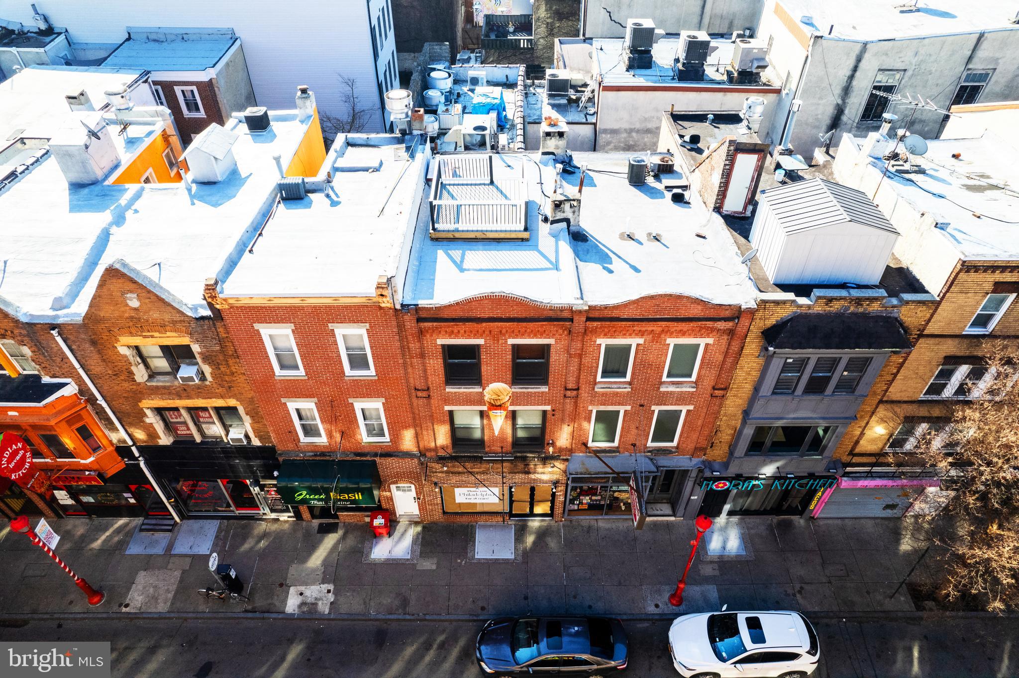 QUEEN VILLAGE - Commercial Sale