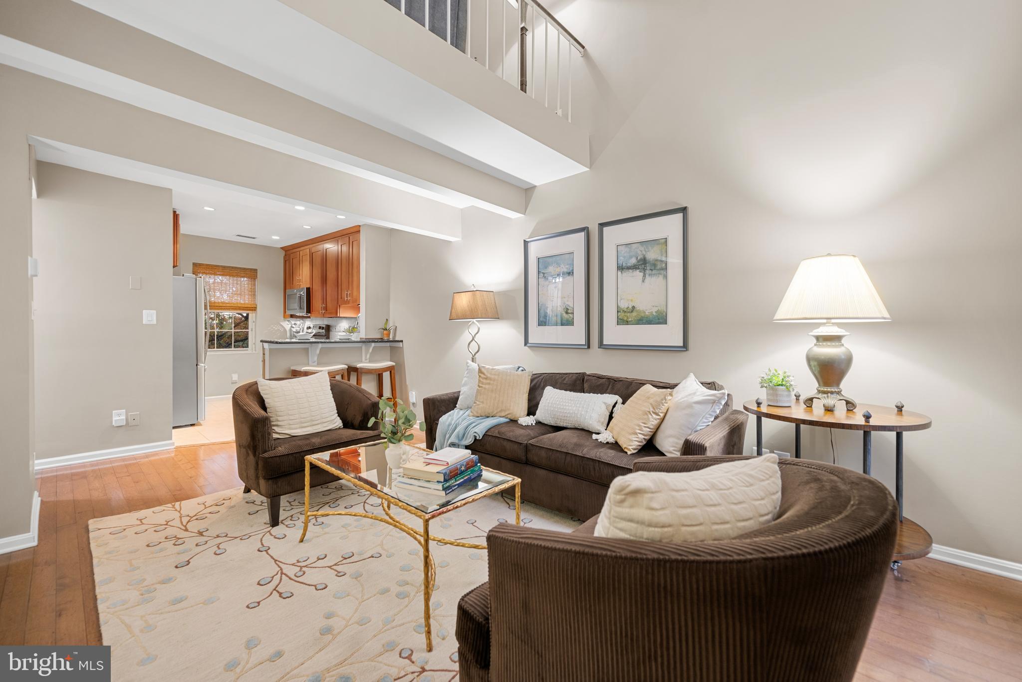1403 E ABINGDON DRIVE 6
