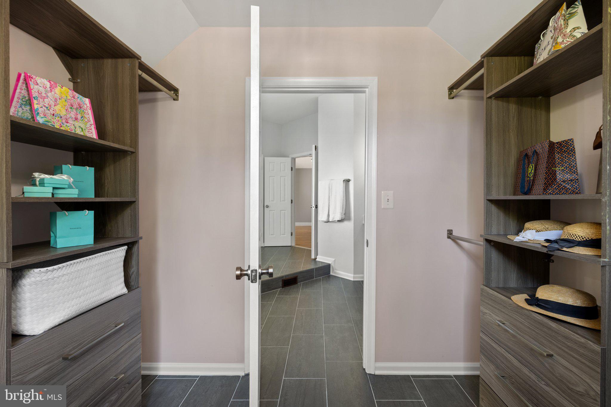 EIGHTEENTH CENTURY HAYMARKET - Residential