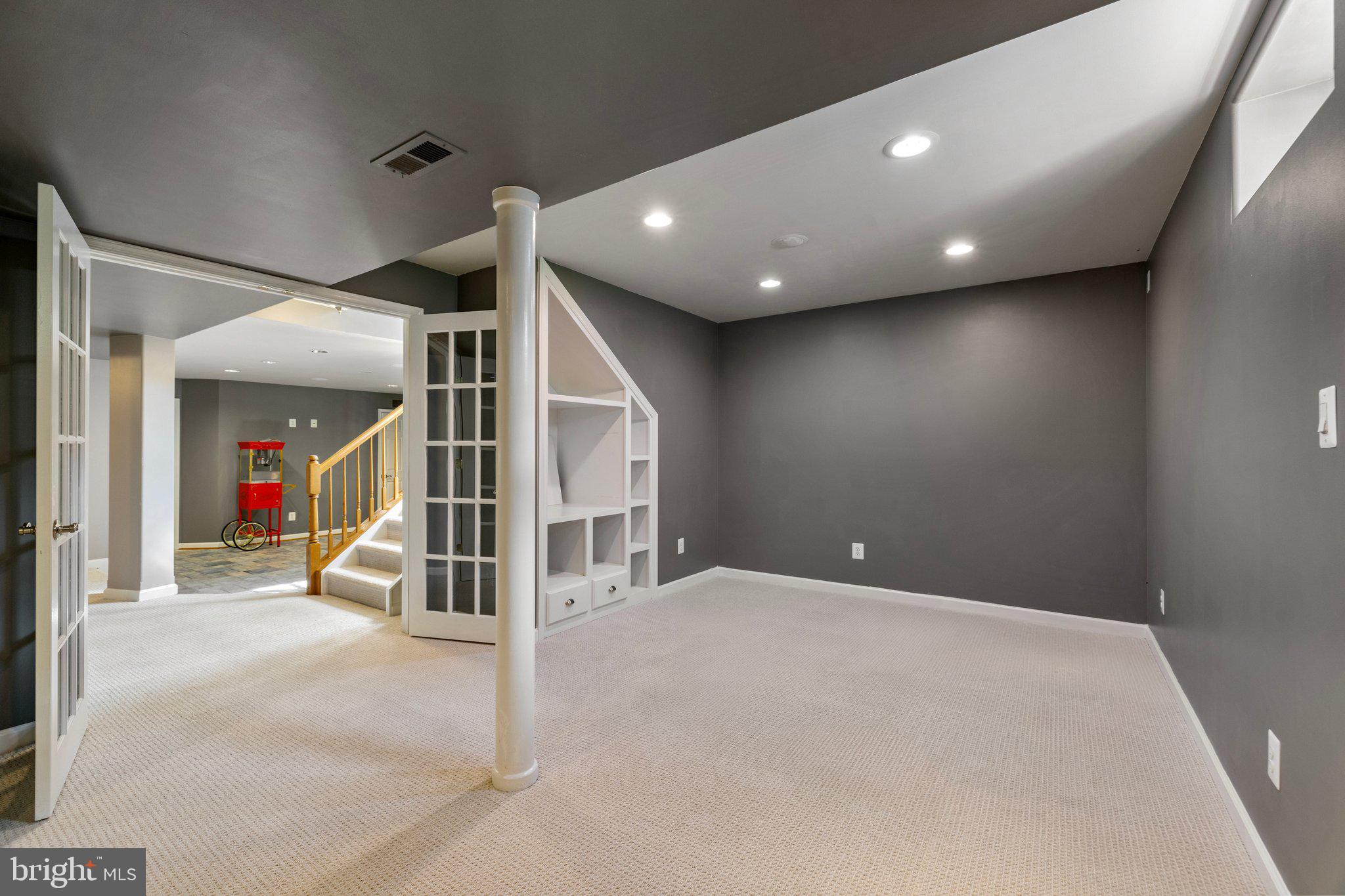 EIGHTEENTH CENTURY HAYMARKET - Residential