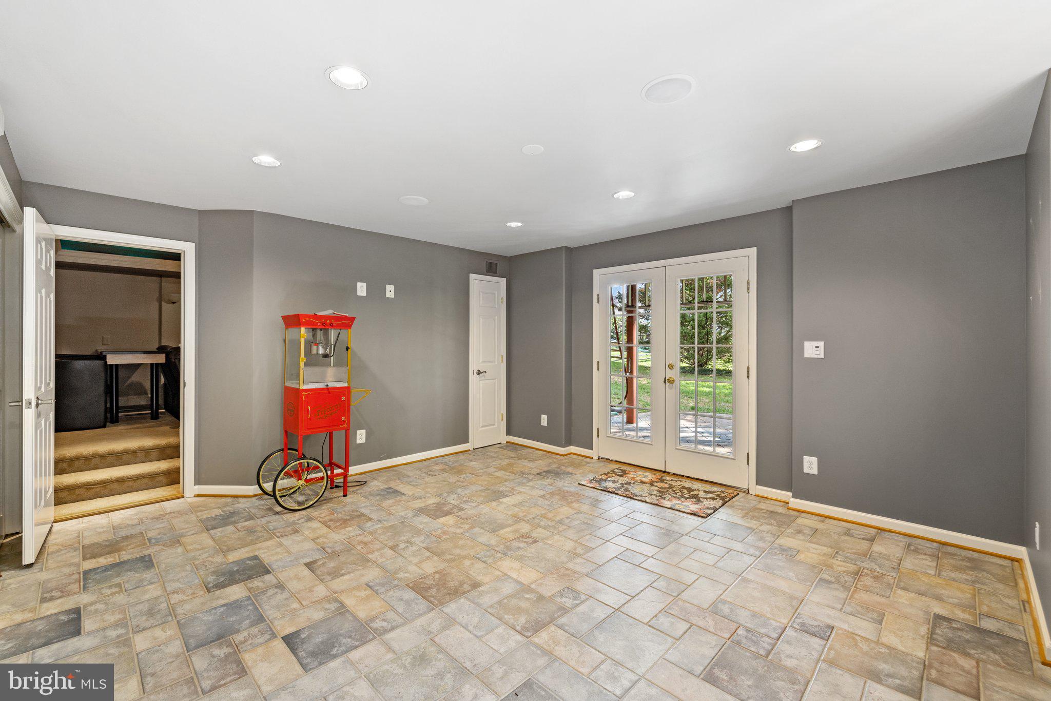 EIGHTEENTH CENTURY HAYMARKET - Residential