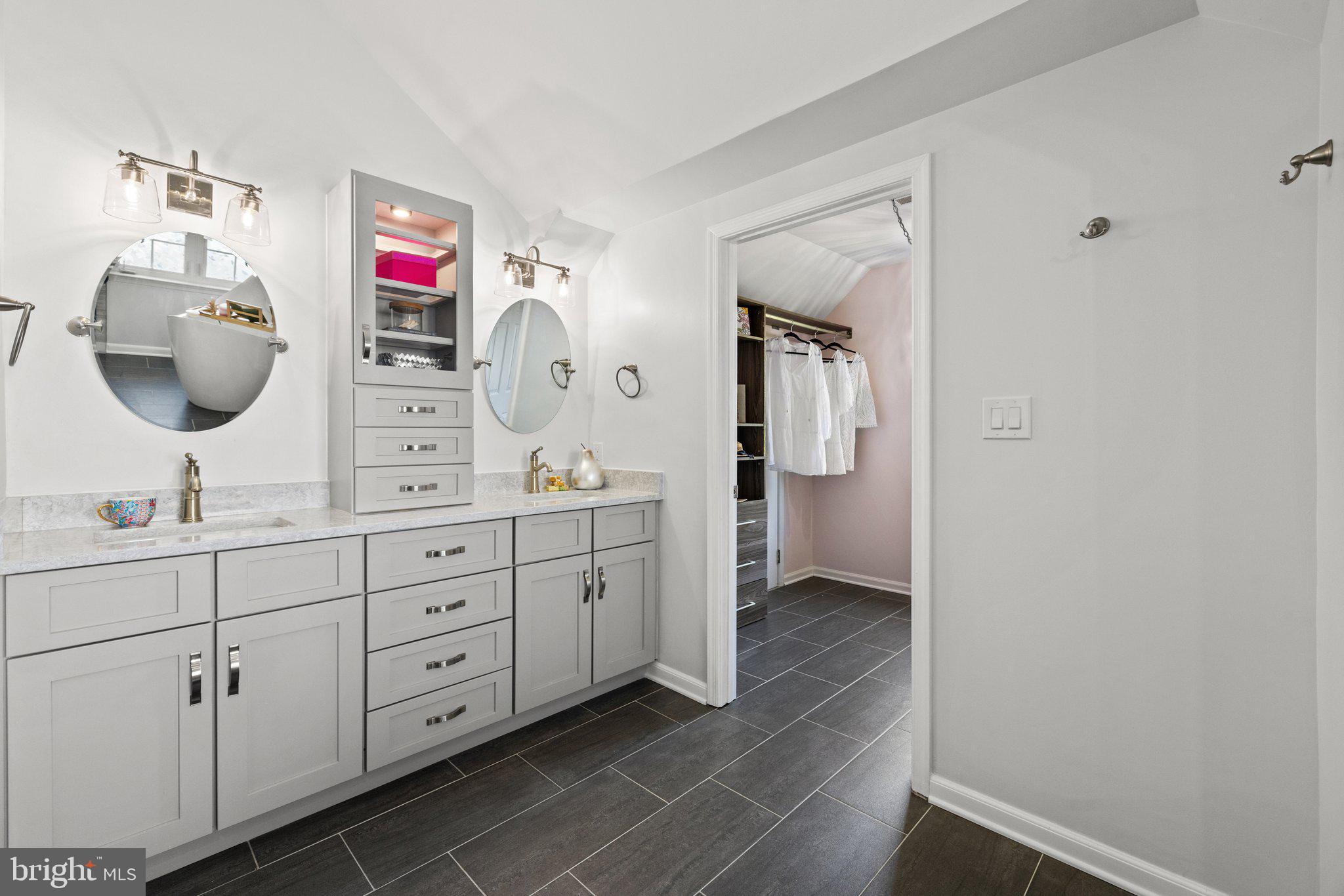 EIGHTEENTH CENTURY HAYMARKET - Residential